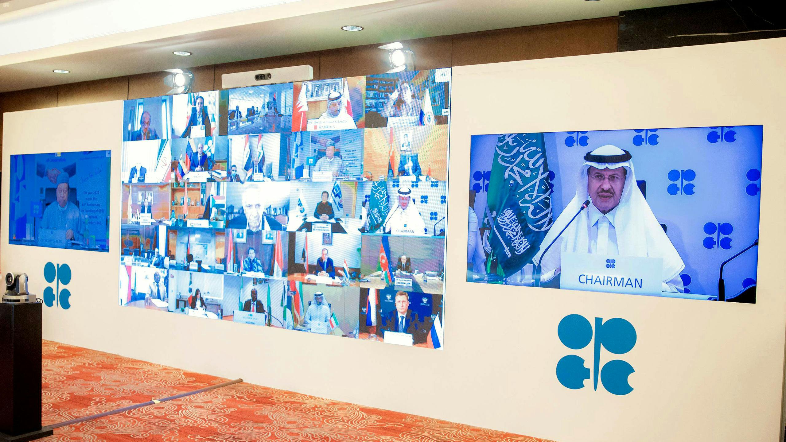 De Saoedische minister van Energie Abdulaziz bin Salman al-Saud tijdens de videoconferentie van de OPEC