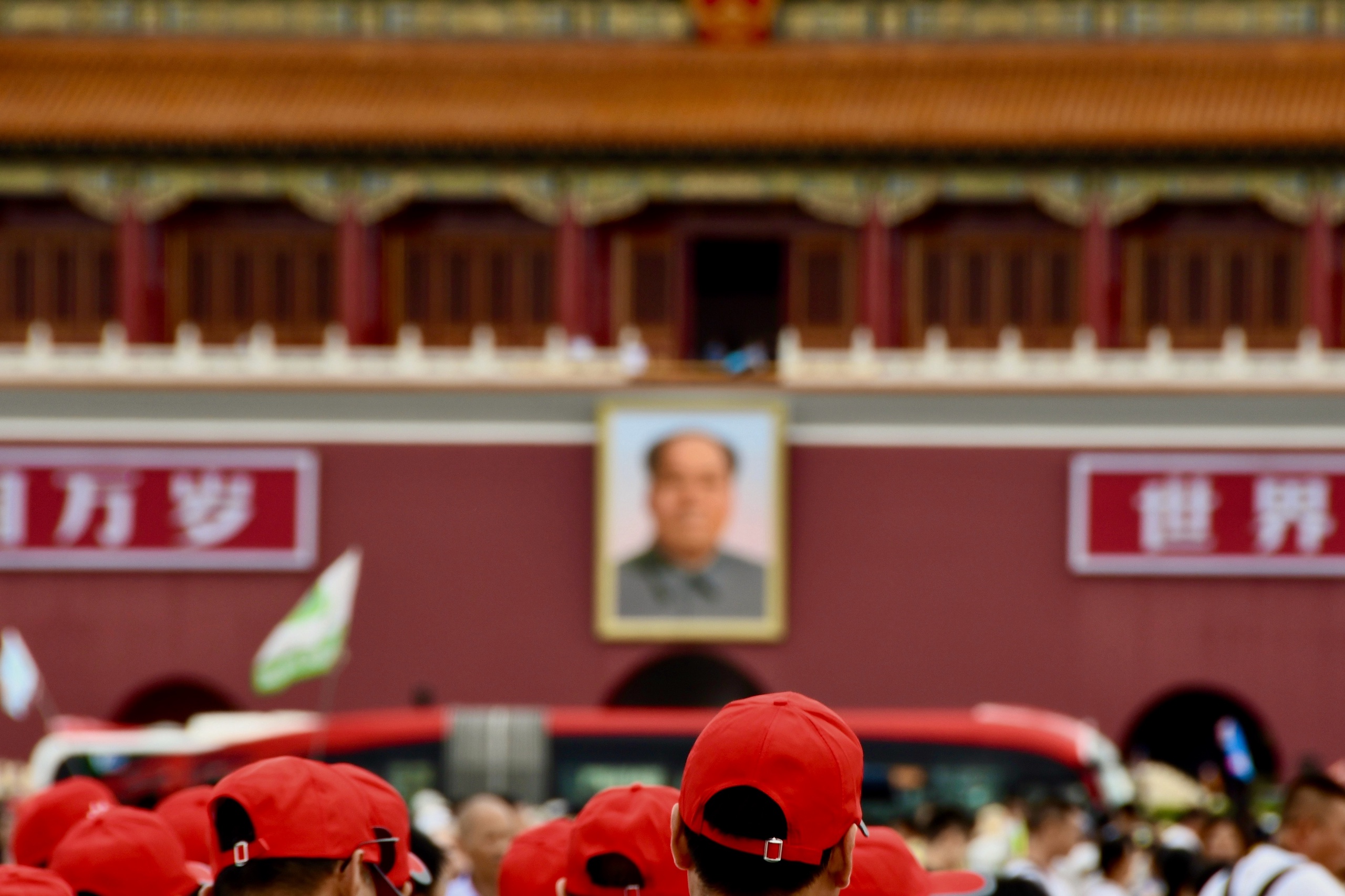 Six US senators have arrived in China to ease tensions between the two countries.  They come to discuss economic interests and security situation. 