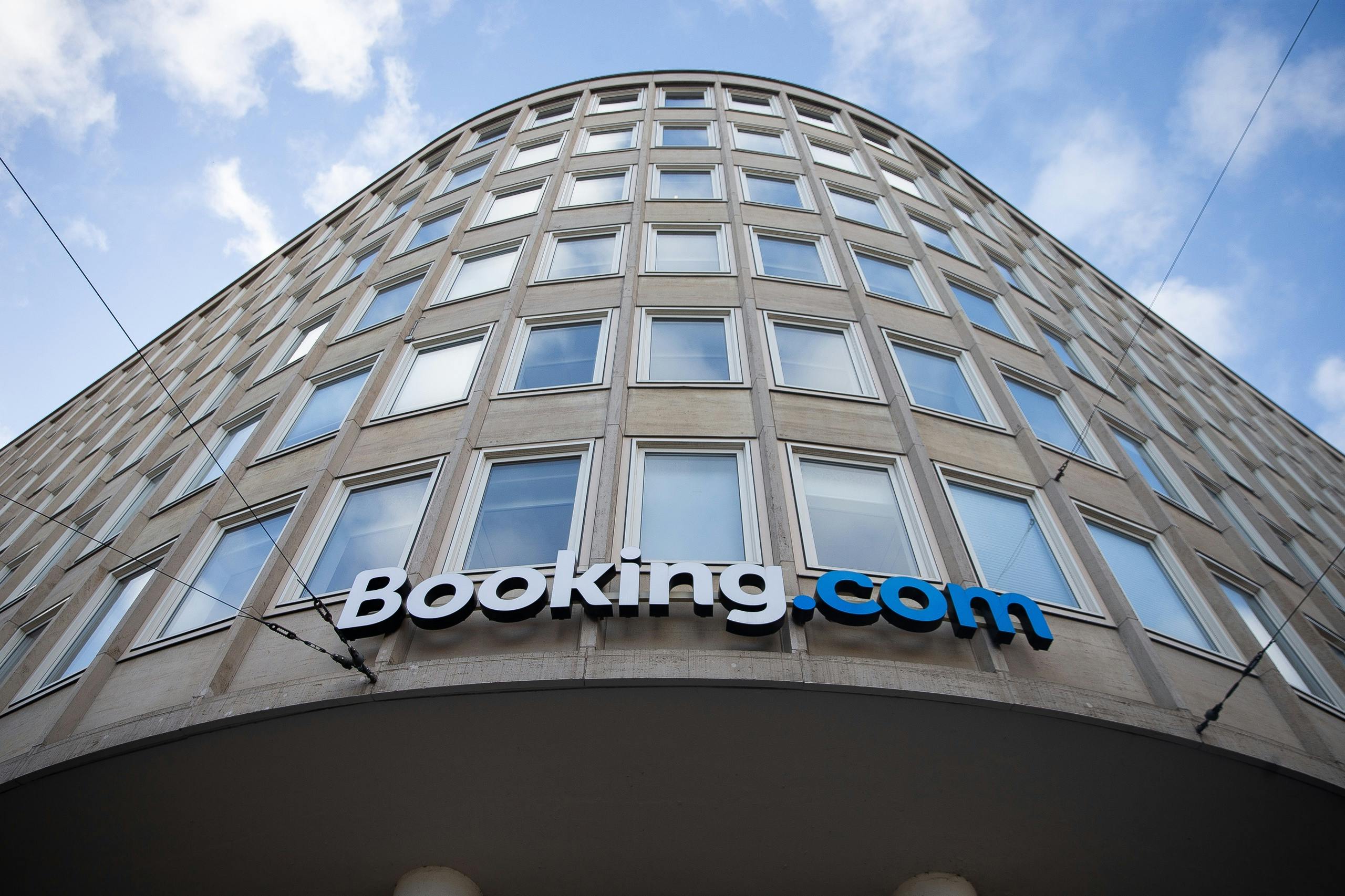 Booking.com parvient à un règlement d’un million de dollars avec le fisc français