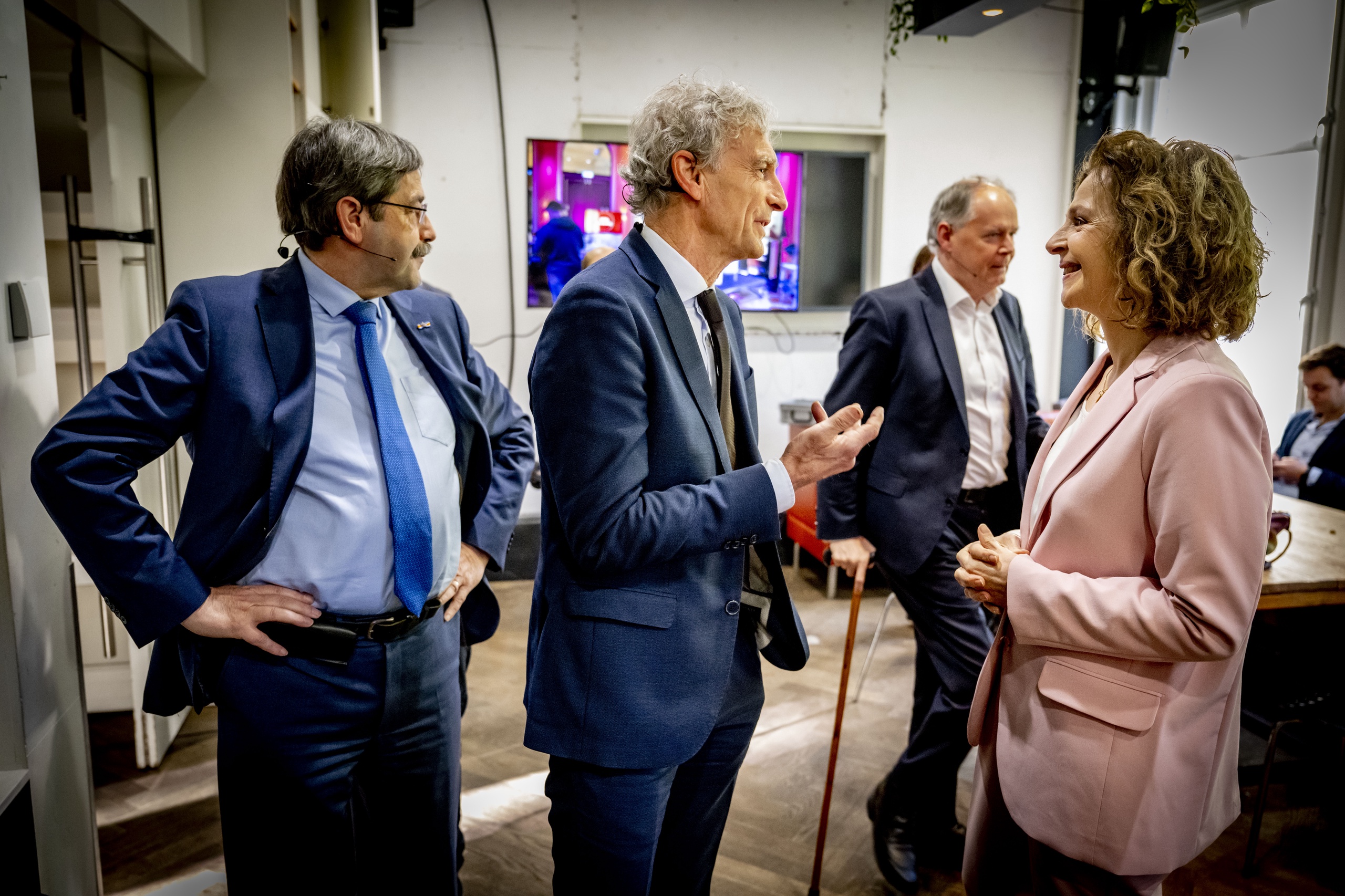 The leaders of the Senate lists of coalition parties VVD, D66 and CDA clashed about nitrogen policy during a WNL television debate.  In a vote on the importance of the nitrogen target for 2030, all three voted differently.
