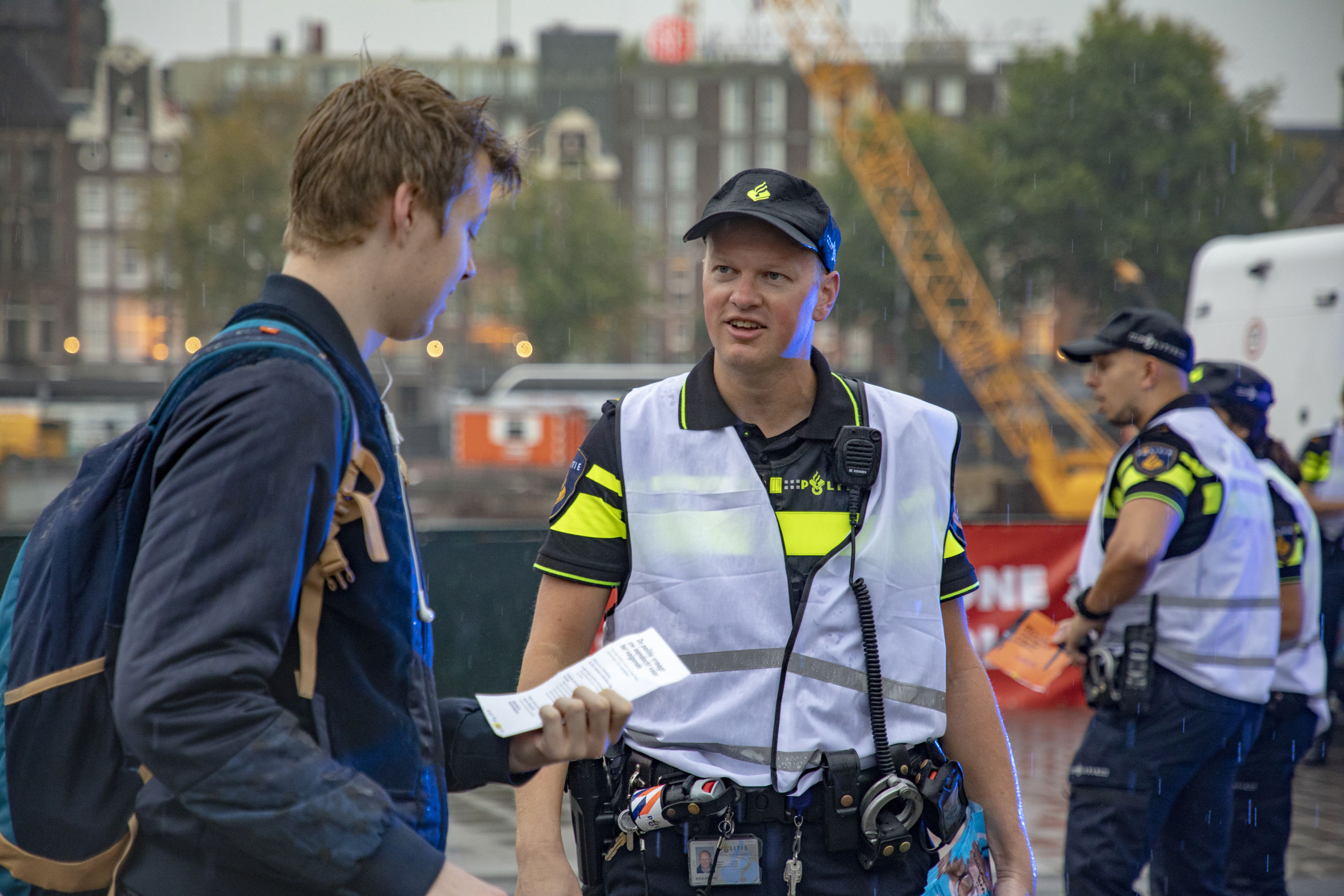 AMSTERDAM - Agenten voeren actie bij het Centraal Station voor een betere cao en een verlaging van de werkdruk. ANP MICHEL VAN BERGEN