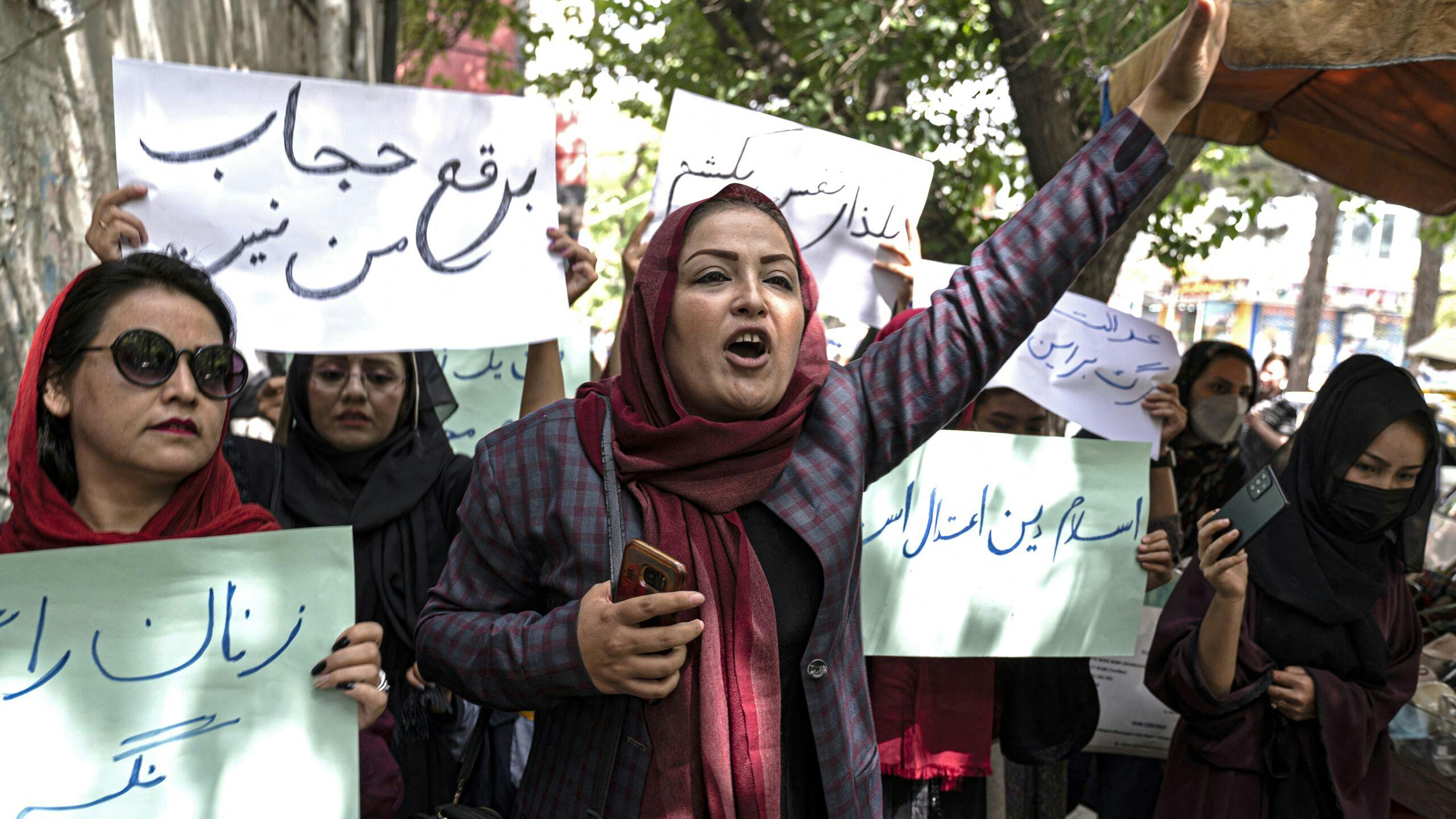 Vrouwen protesteren tegen de boerka in de Afghaanse hoofdstad Kabul op 10 mei