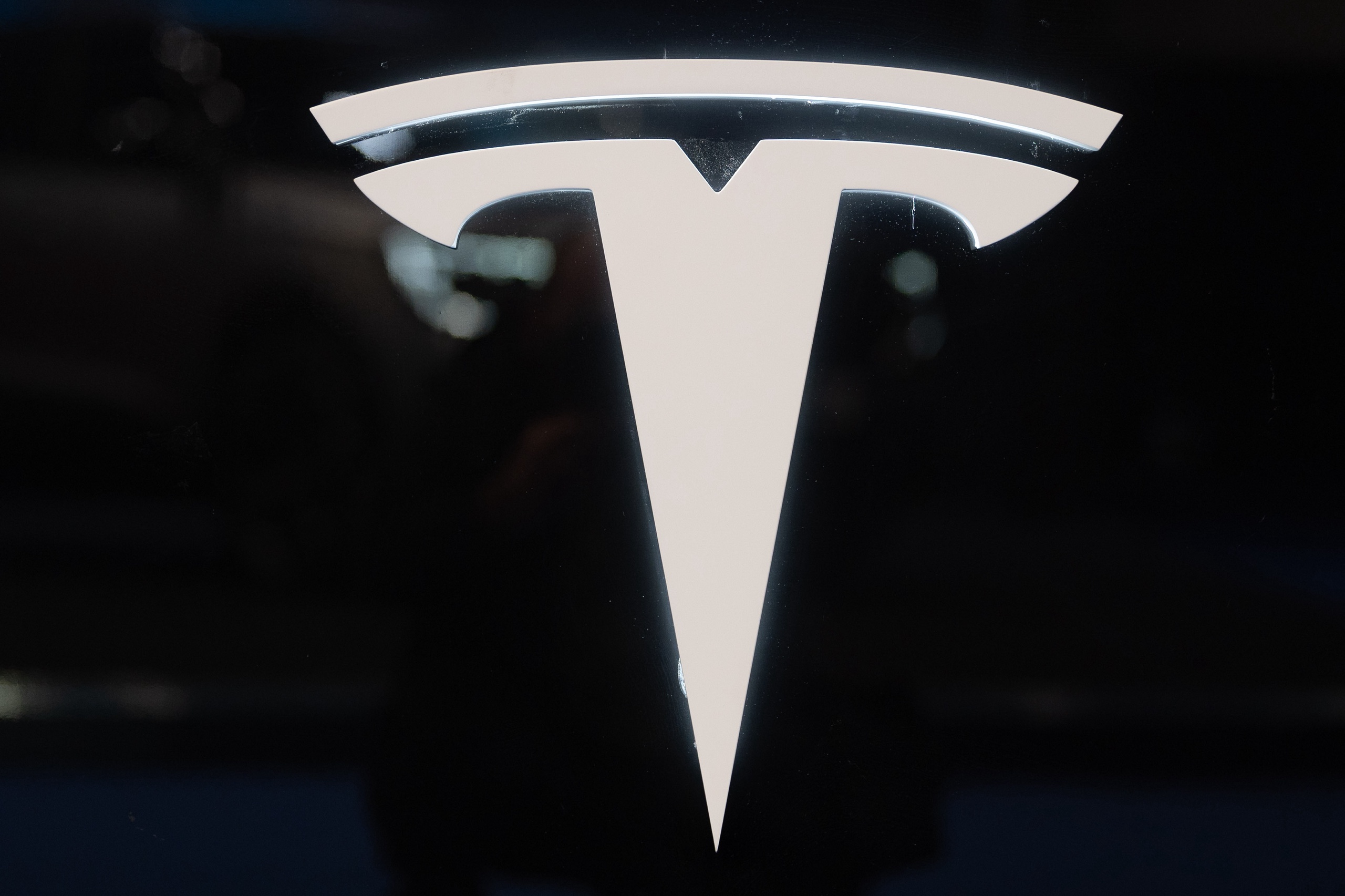 De Autoriteit Persoonsgegevens informatie over een mogelijk enorm datalek bij Tesla gekregen. 
