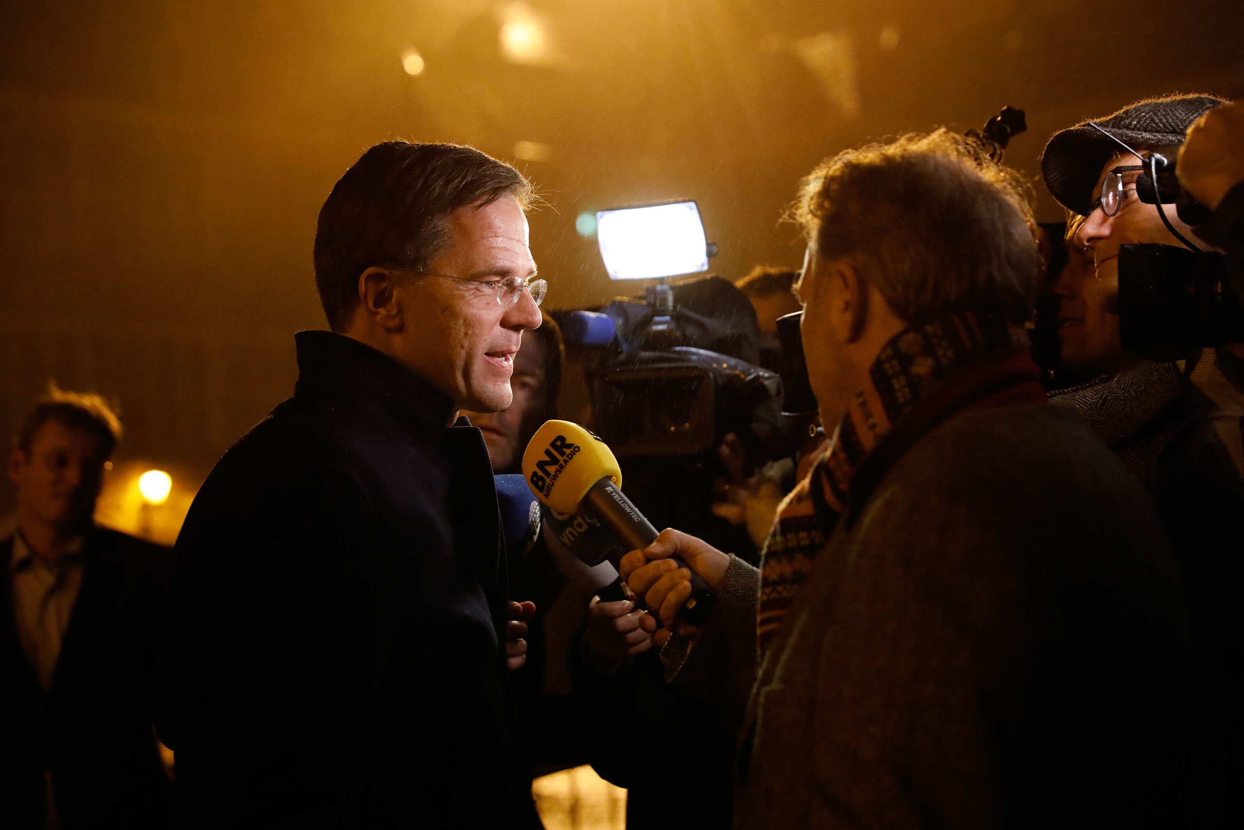 Formateur Mark Rutte staat de pers te woord na het verlaten van de Stadhouderskamer na de gesprekken met kandidaat ministers.