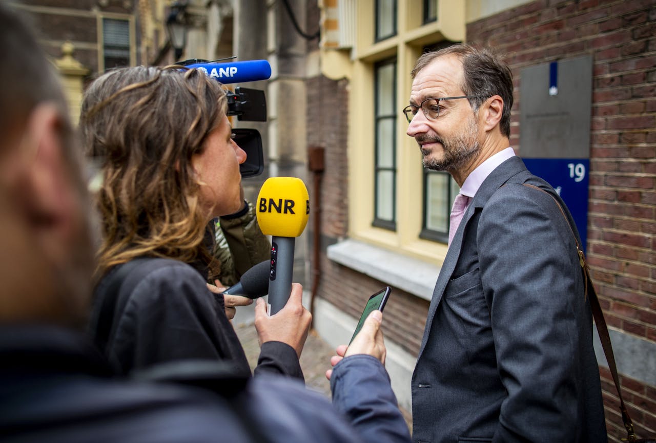 2019-09-06 10:14:36 DEN HAAG - Eric Wiebes, minister van Economische Zaken en Klimaat, komt aan op het Binnenhof voor de wekelijke ministerraad. ANP REMKO DE WAAL