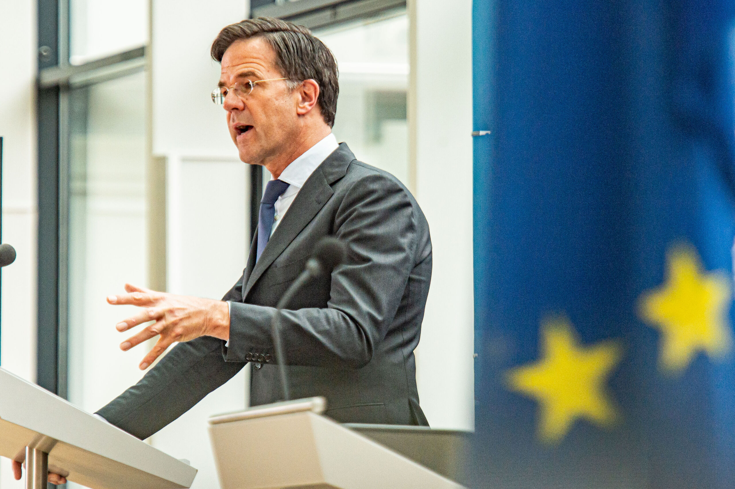 BRUSSEL - Demissionair minister-president Mark Rutte tijdens een persmoment na afloop van de EU-top. Leiders van de EU-landen komen bijeen om onder meer te praten over de coronacrisis, de digitale transformatie, de energieprijzen, migratie en externe betrekkingen. ANP JONAS ROOSENS
