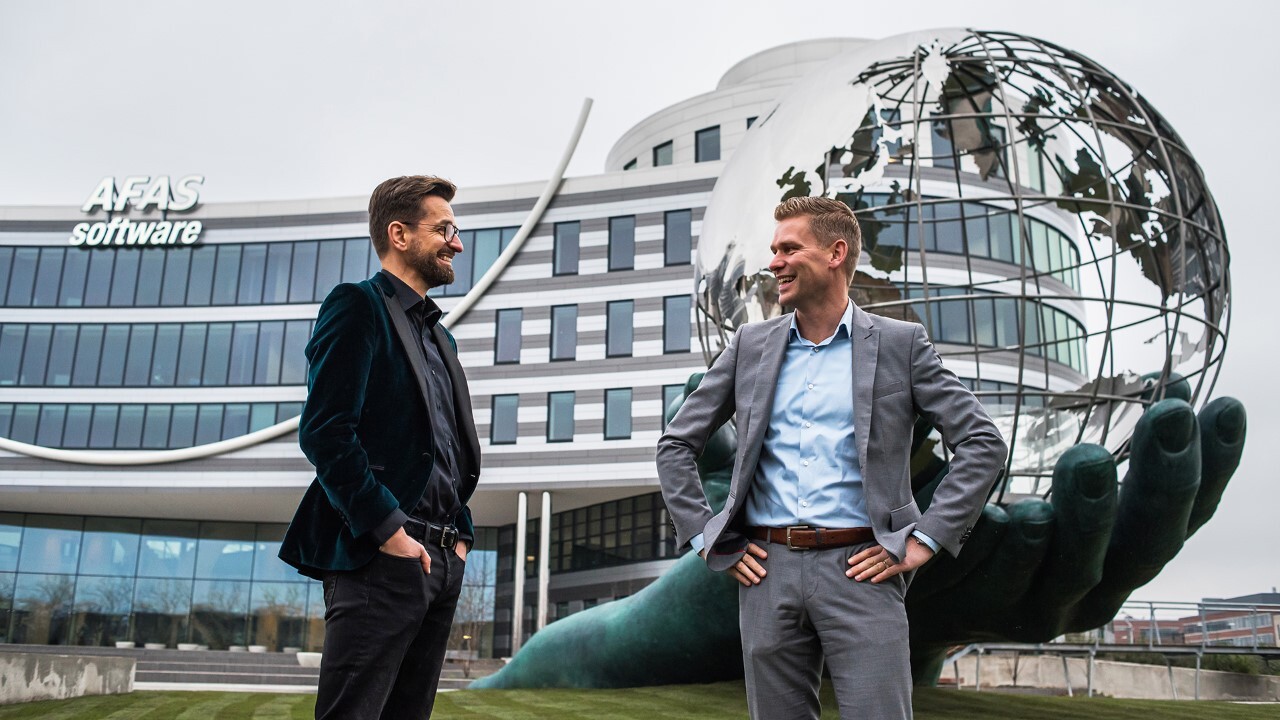 Arnold Mars (rechts) naast Bas van der Veldt (links), de huidige cfo en ceo van AFAS.