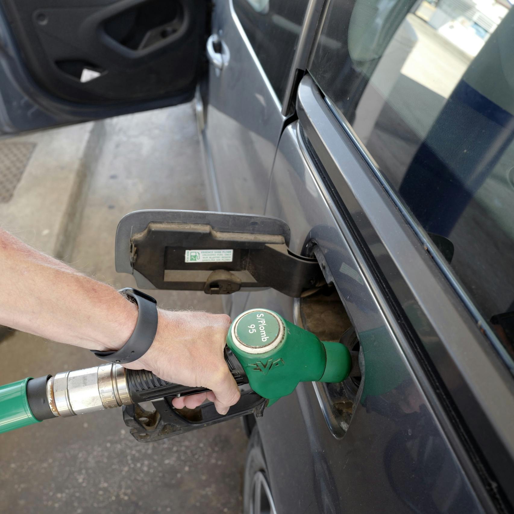 Benzine en diesel bijna even duur