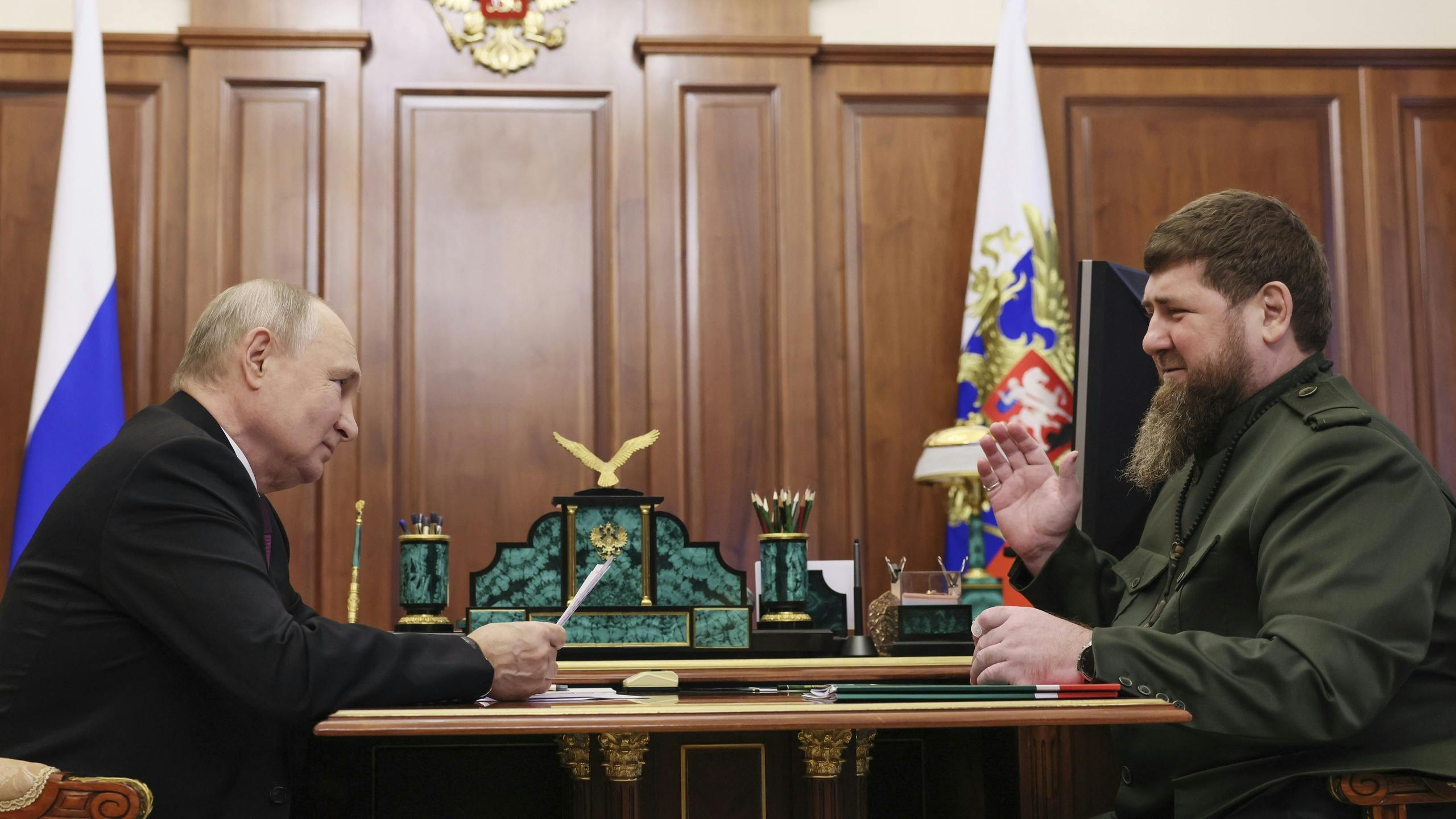 De Tsjetsjeense dictator Kadyrov leeft nog en is niet bang voor Abrams-tanks