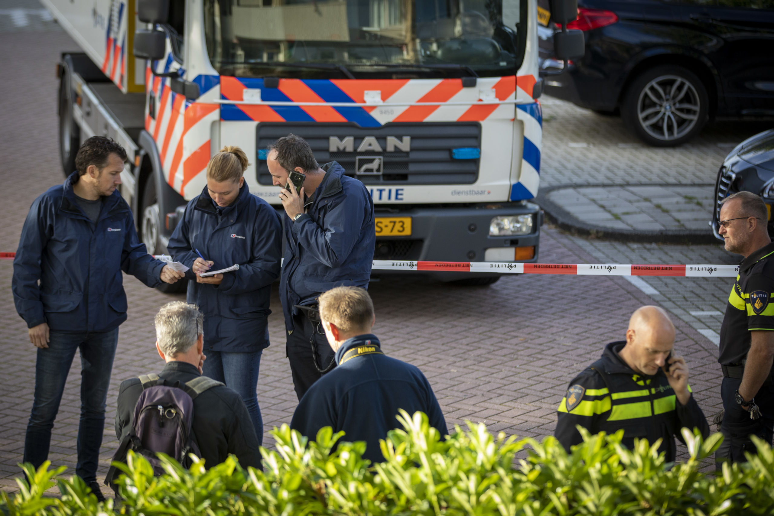 Bij een schietpartij aan de Imstenrade in Buitenvelder is de advocaat van kroongetuige Nabil B. doodgeschoten. De schutter is te voet gevlucht.