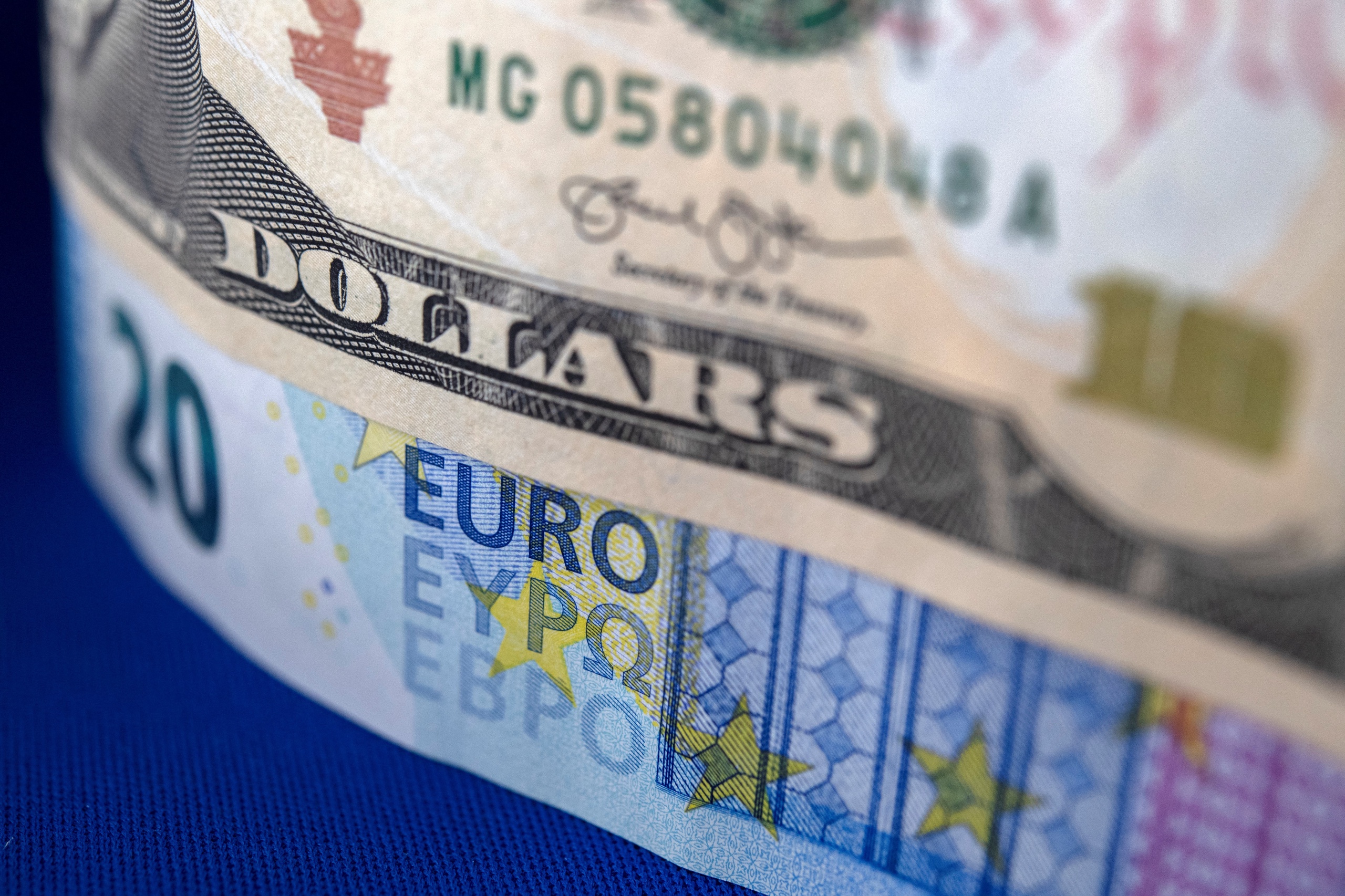 Een hoge dollar en een lage euro: grote economische effecten