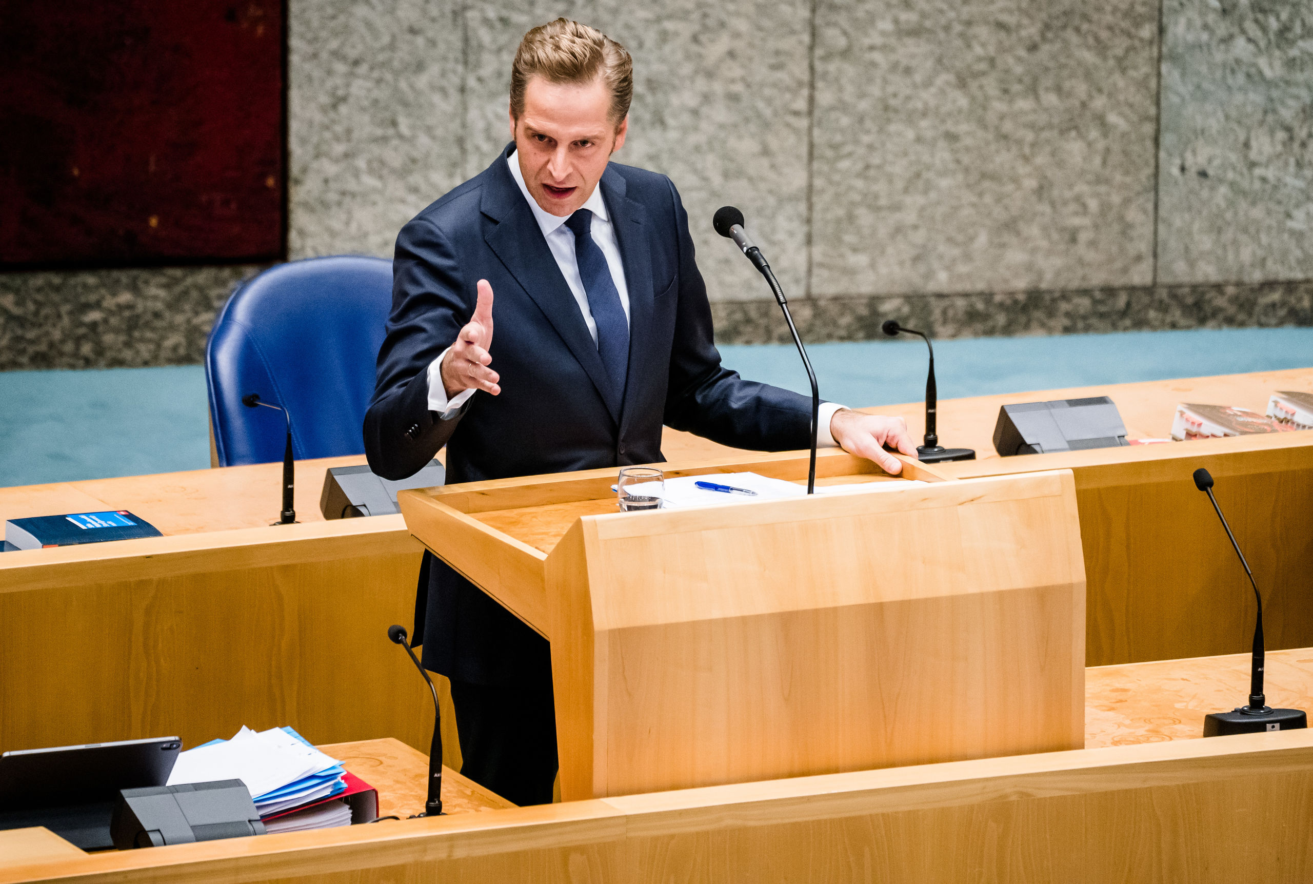 Minister Hugo de Jonge van Volksgezondheid, Welzijn en Sport (CDA) tijdens een debat over de ontwikkelingen rondom het coronavirus.