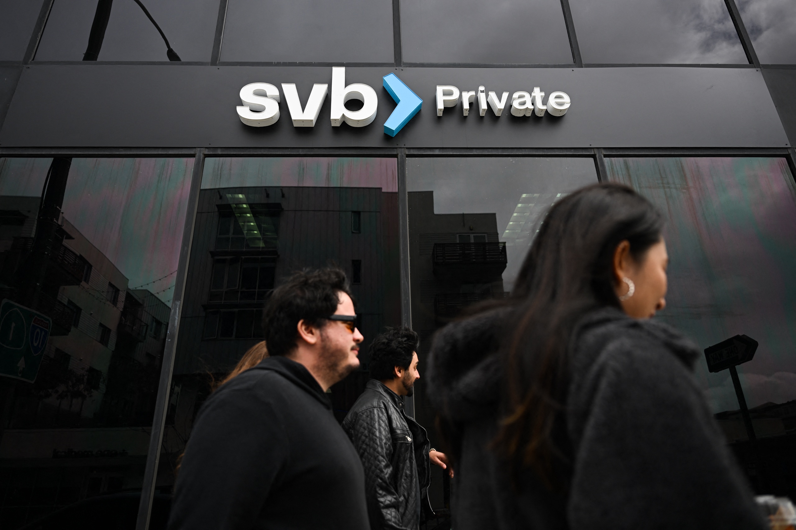De ondergang van de Silicon Valley Bank (SVB) uit San Francisco heeft de sterk verdeelde Democraten en Republikeinen in Amerika verenigd in één doel: het inzamelen van geld via het nieuws.