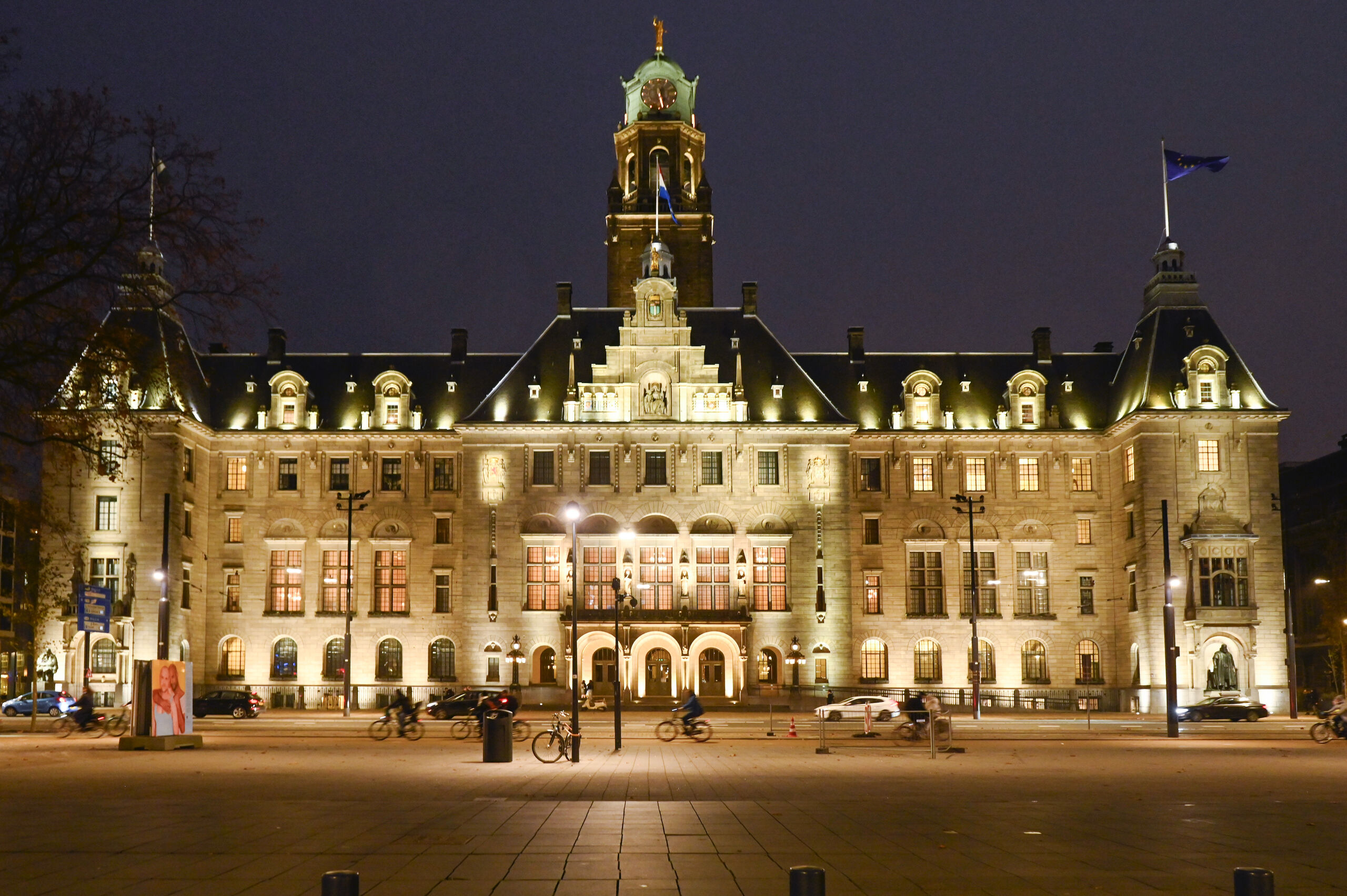 Het stadhuis van de gemeente Rotterdam. De helft van de hier werkzame topambtenaren is een vrouw. 