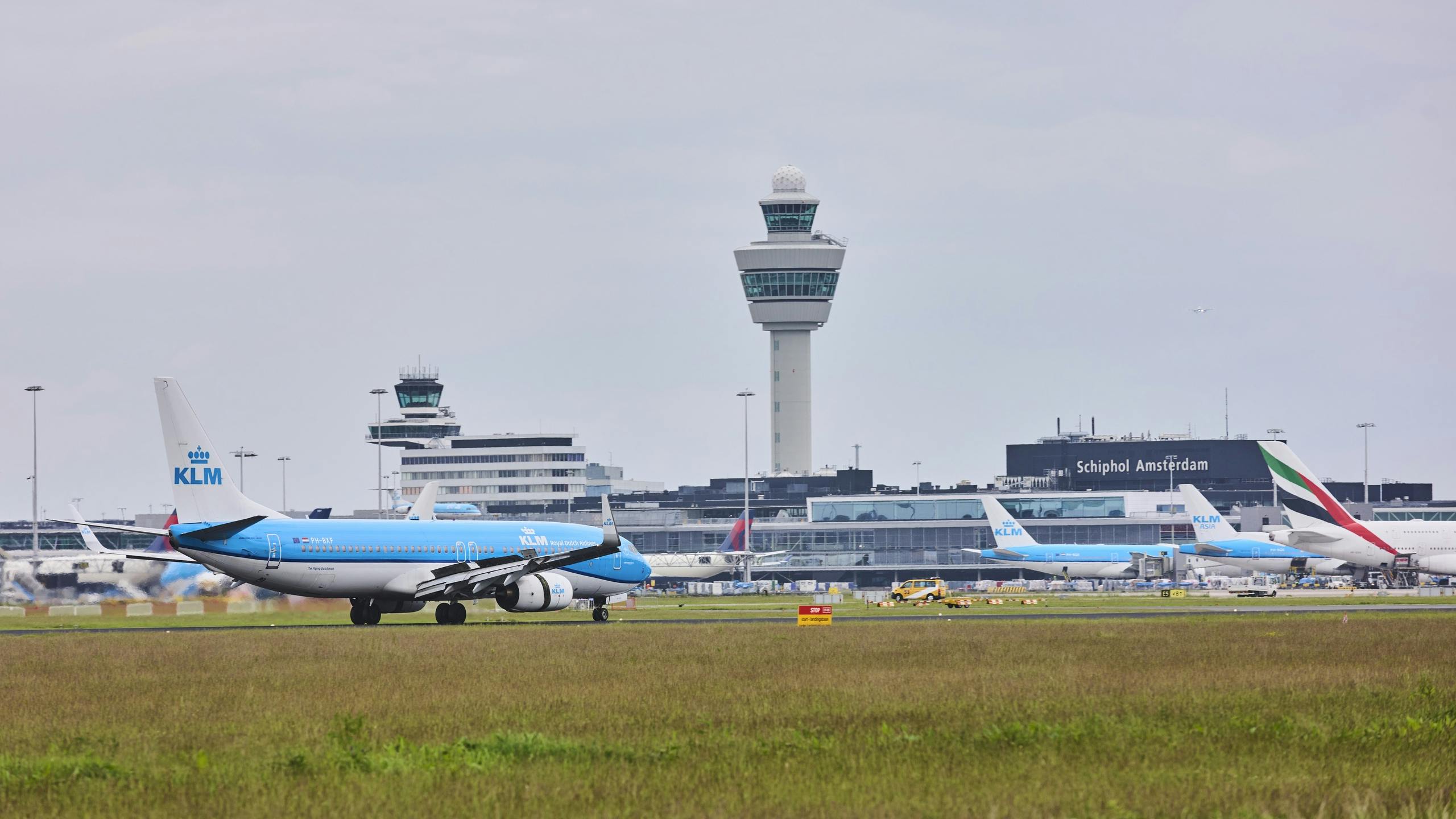 Staatsagent beschuldigt KLM van niet nakomen afspraken, vakbonden woedend