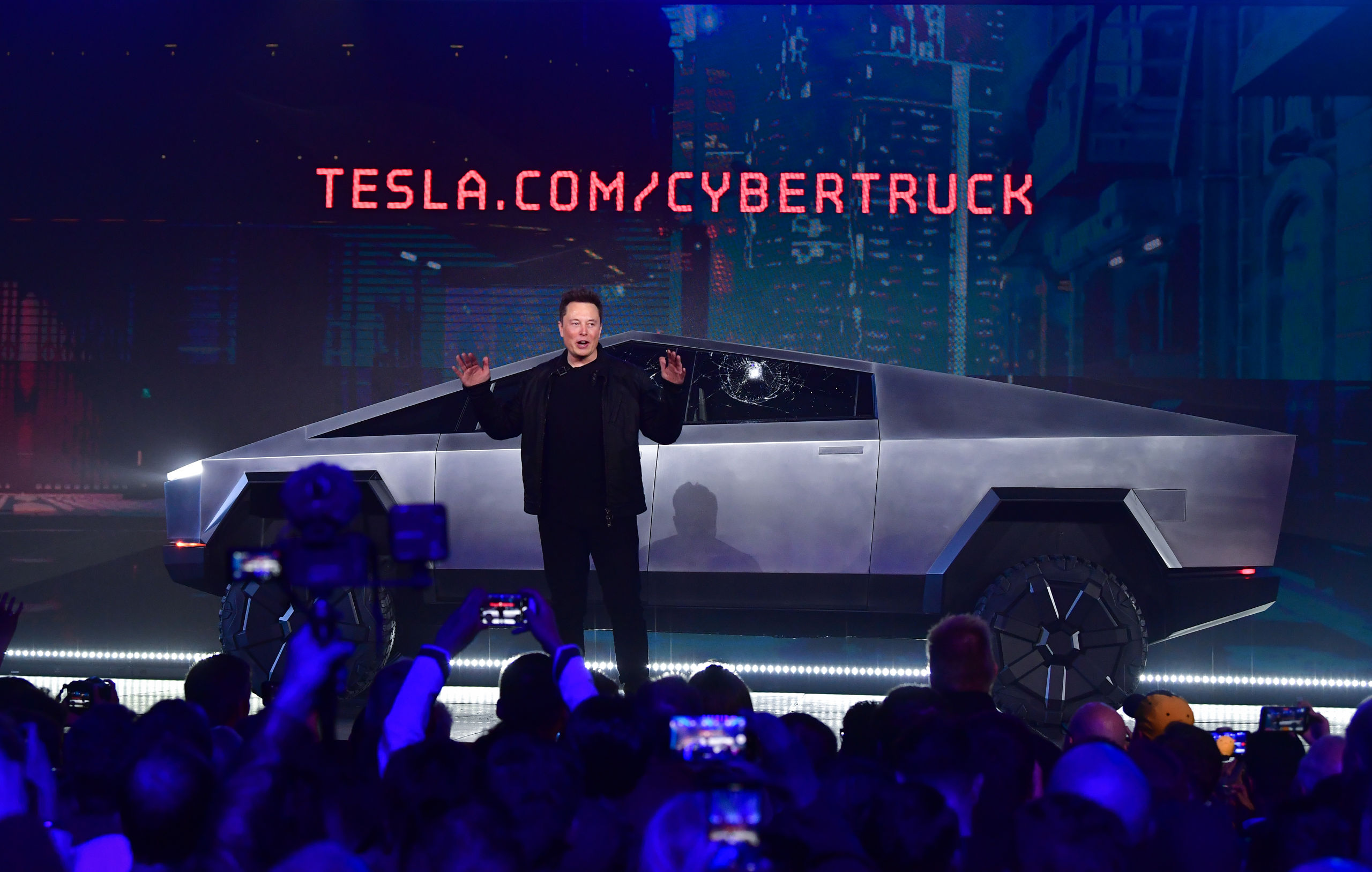Tesla-CEO Elon Musk presenteert de nieuwe elektrische Cybertruck. 
