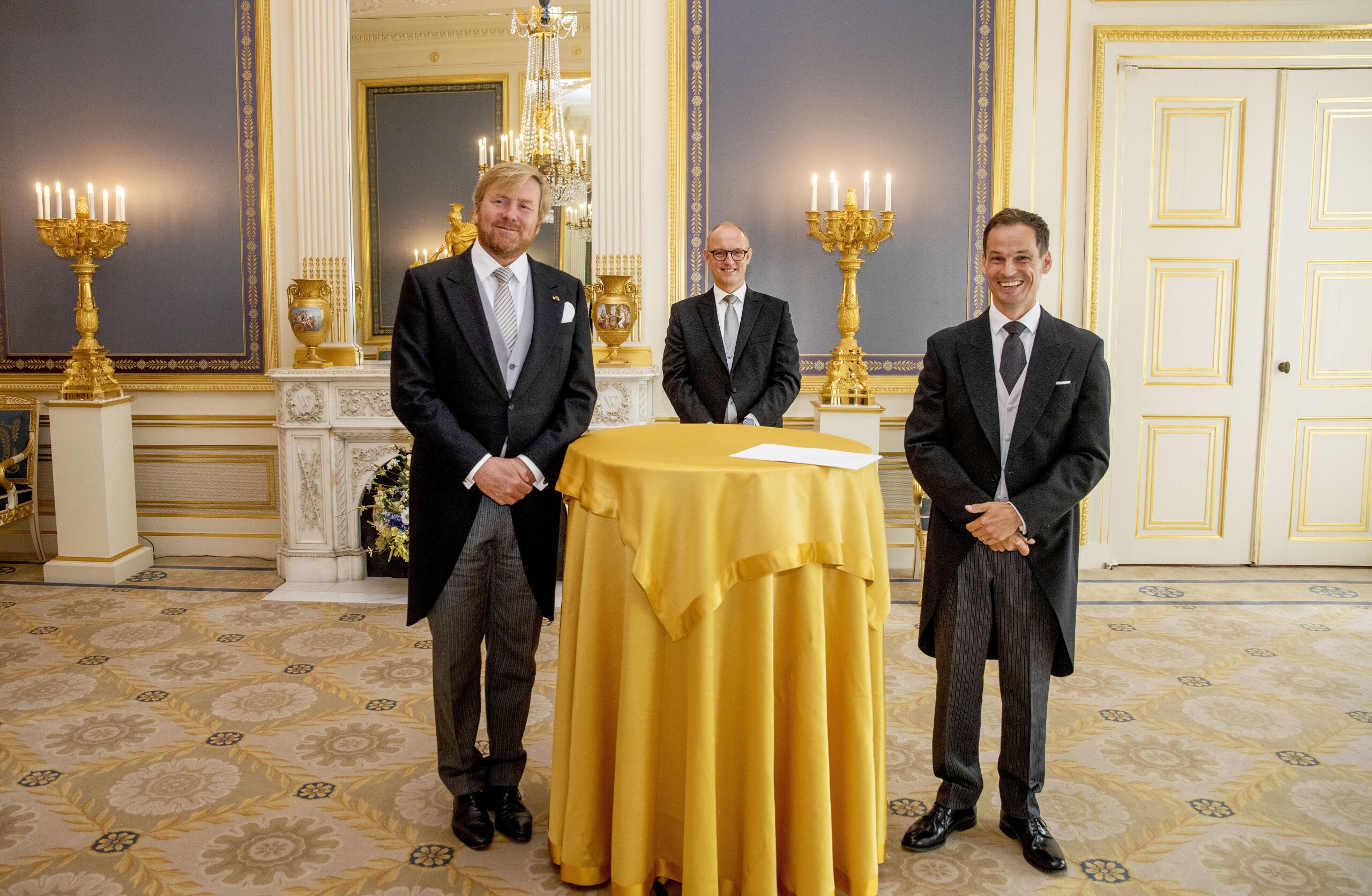 Koning Willem-Alexander ontvangt in 2021 de geloofsbrieven van ambassadeur Truls Folke Johannes Oljelund (r)