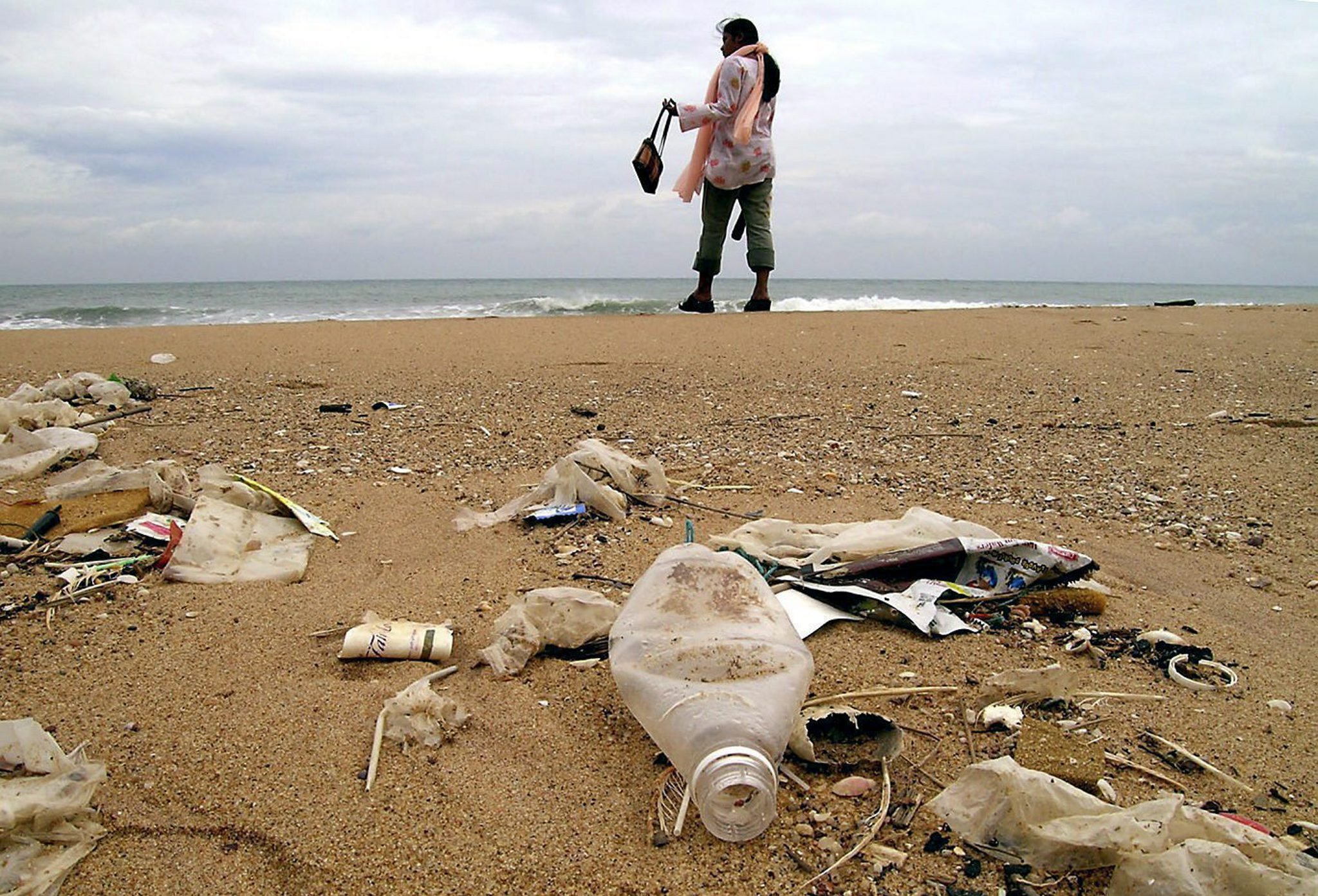 Omgekeerde wereld: olie maken uit plastic afval BNR Nieuwsradio