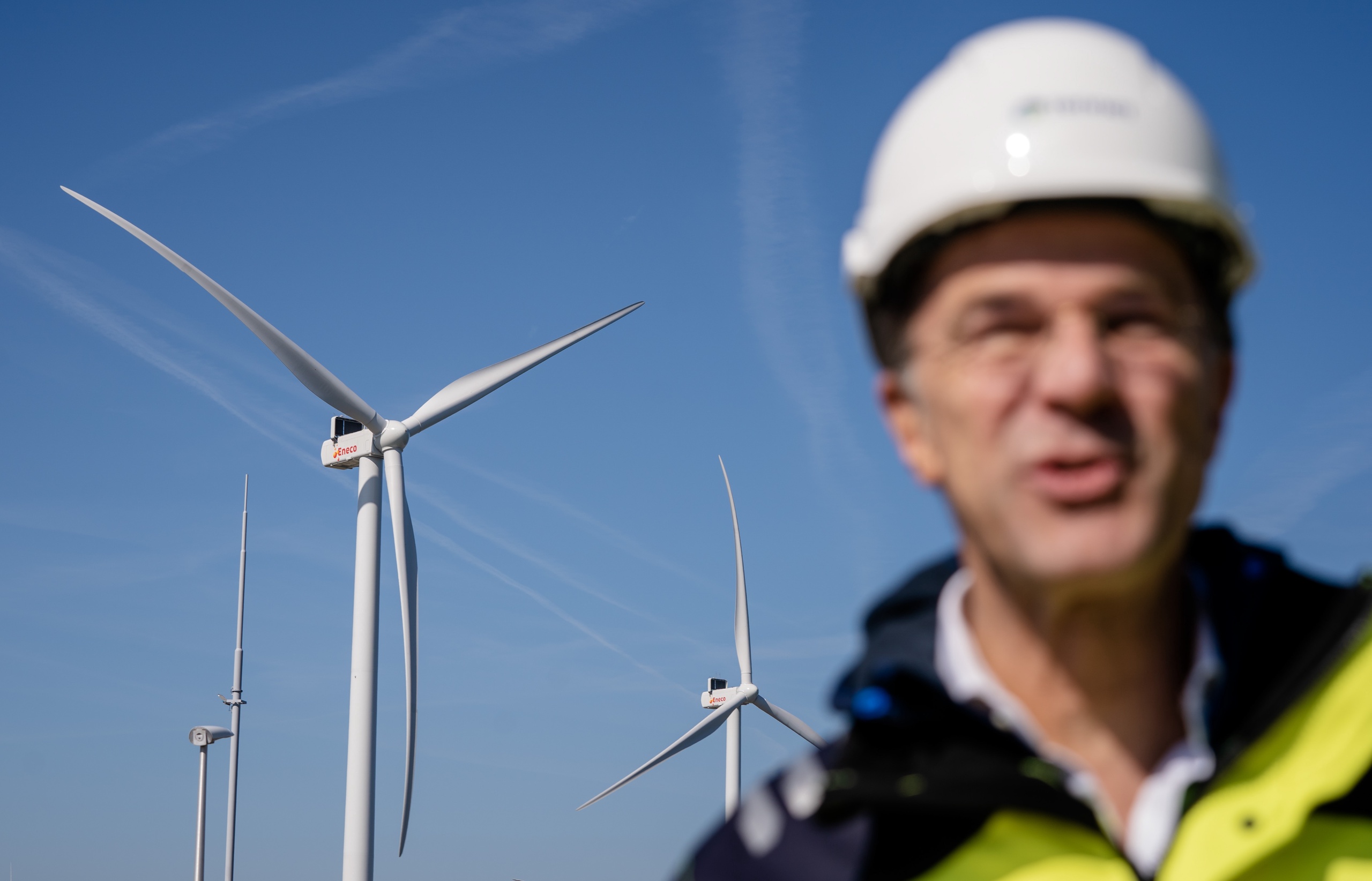 Premier Mark Rutte en klimaatminister Rob Jetten overleggen met hun collega’s uit nog acht andere Europese landen in het Belgische Oostende over het uitbreiden van windcapaciteit op de Noordzee. 