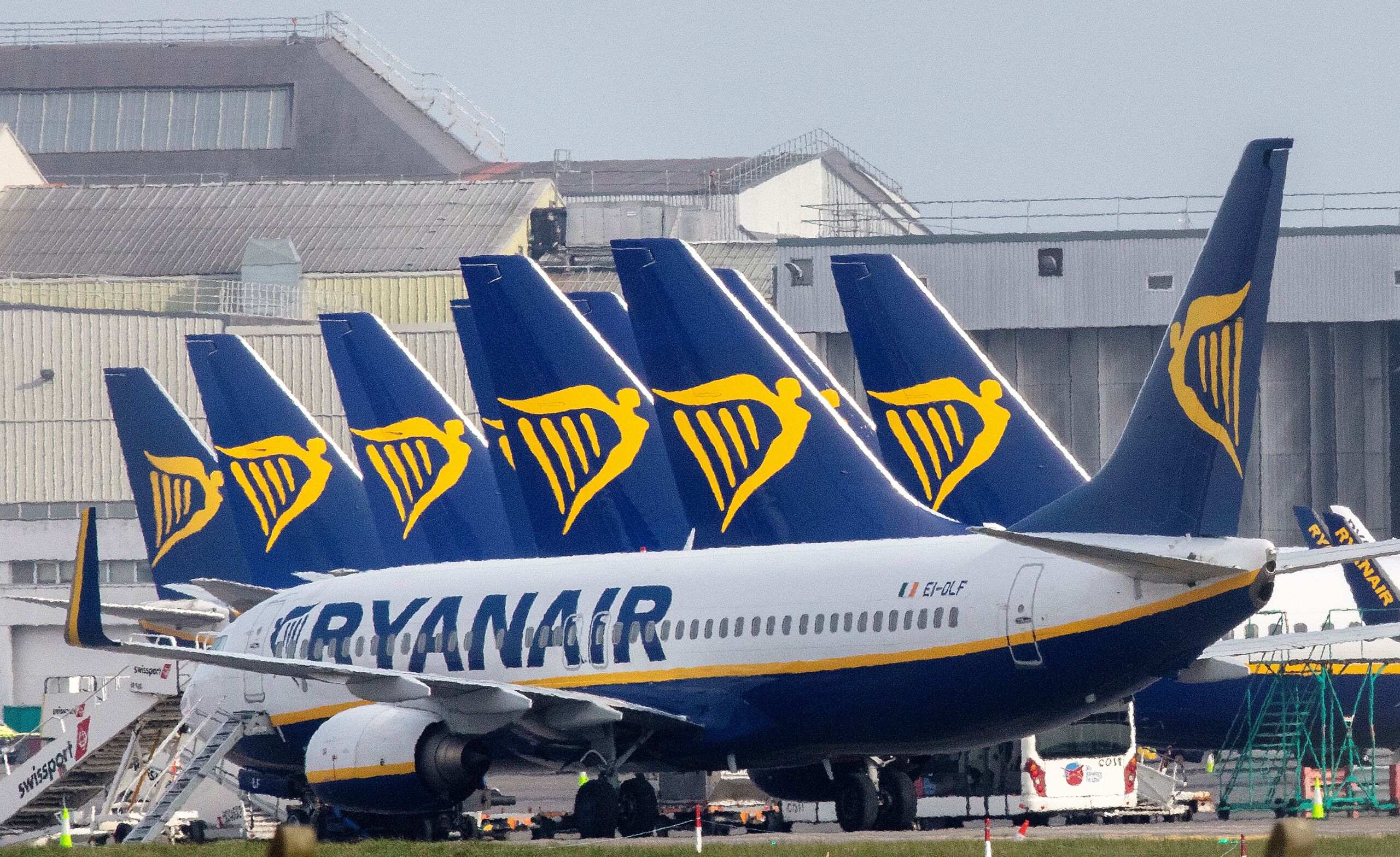 Ryanair-toestellen op het vliegveld van Dublin