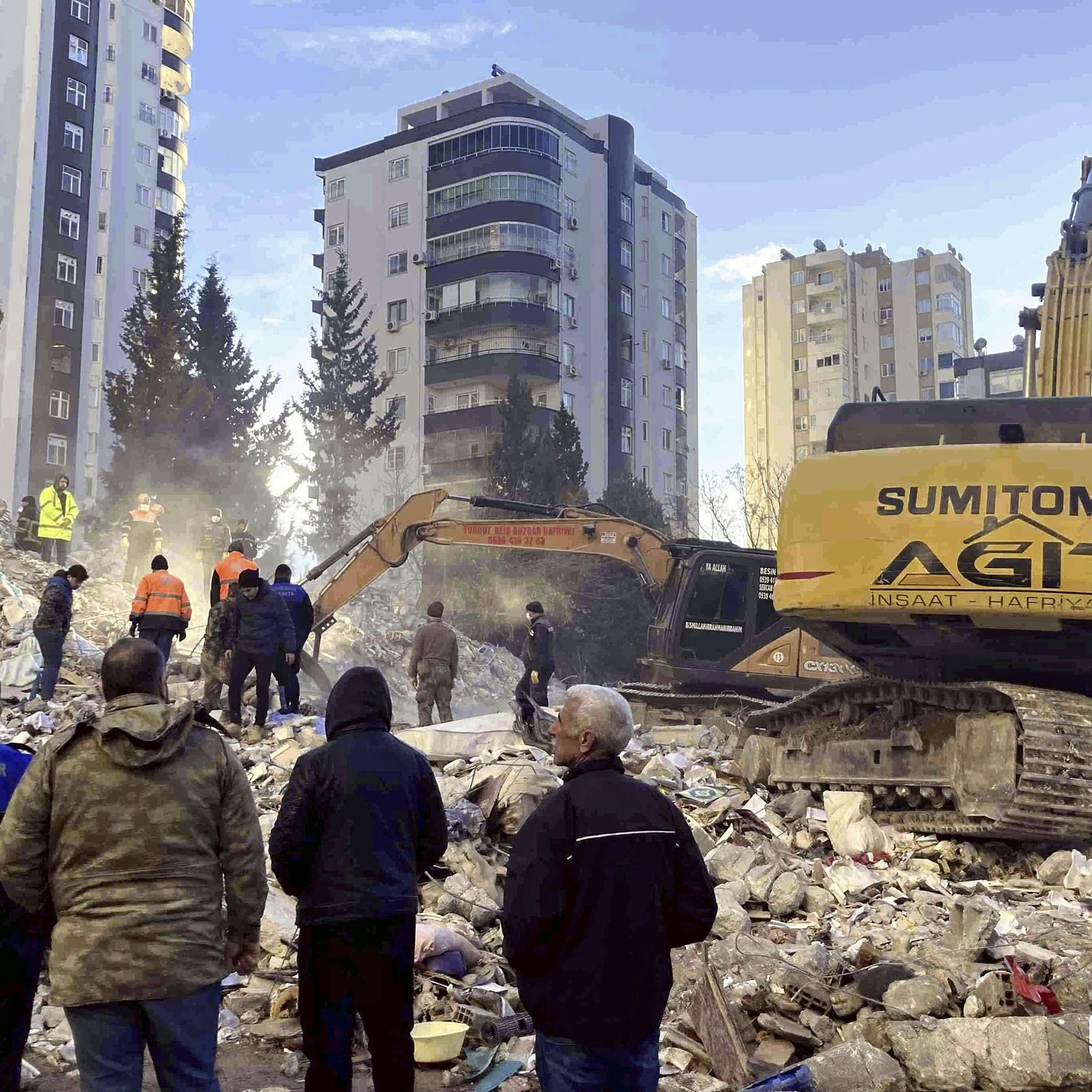 Nederlands reddingsteam haalt in Turkije al zes mensen onder het puin vandaan