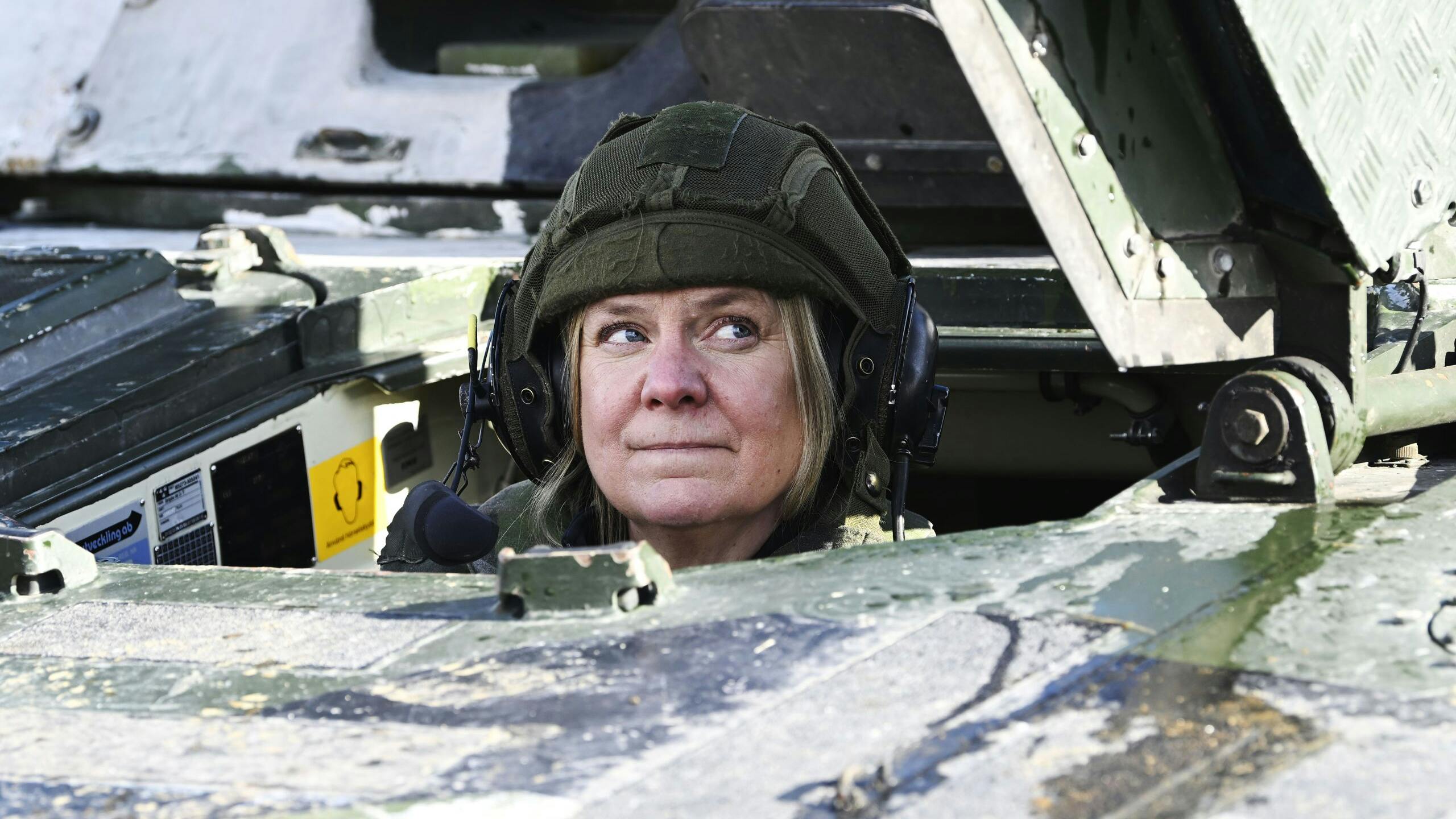 De Zweedse premier Magdalena Andersson bezoekt de NAVO-oefening Cold Response in Noorwegen in maart 