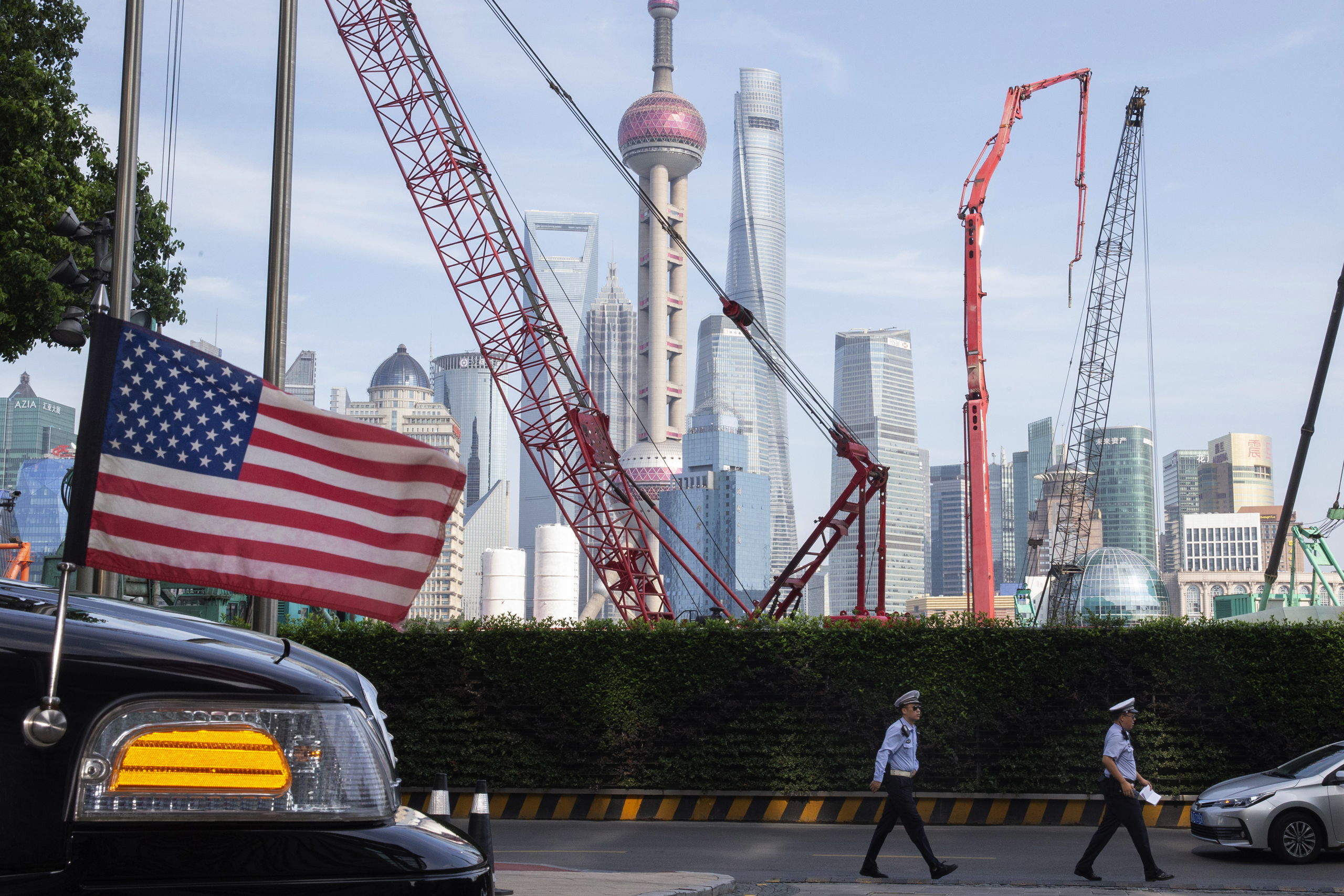 In Shanghai vinden de gesprekken plaats tussen Chinese onderhandelaars en Amerikaanse diplomaten.