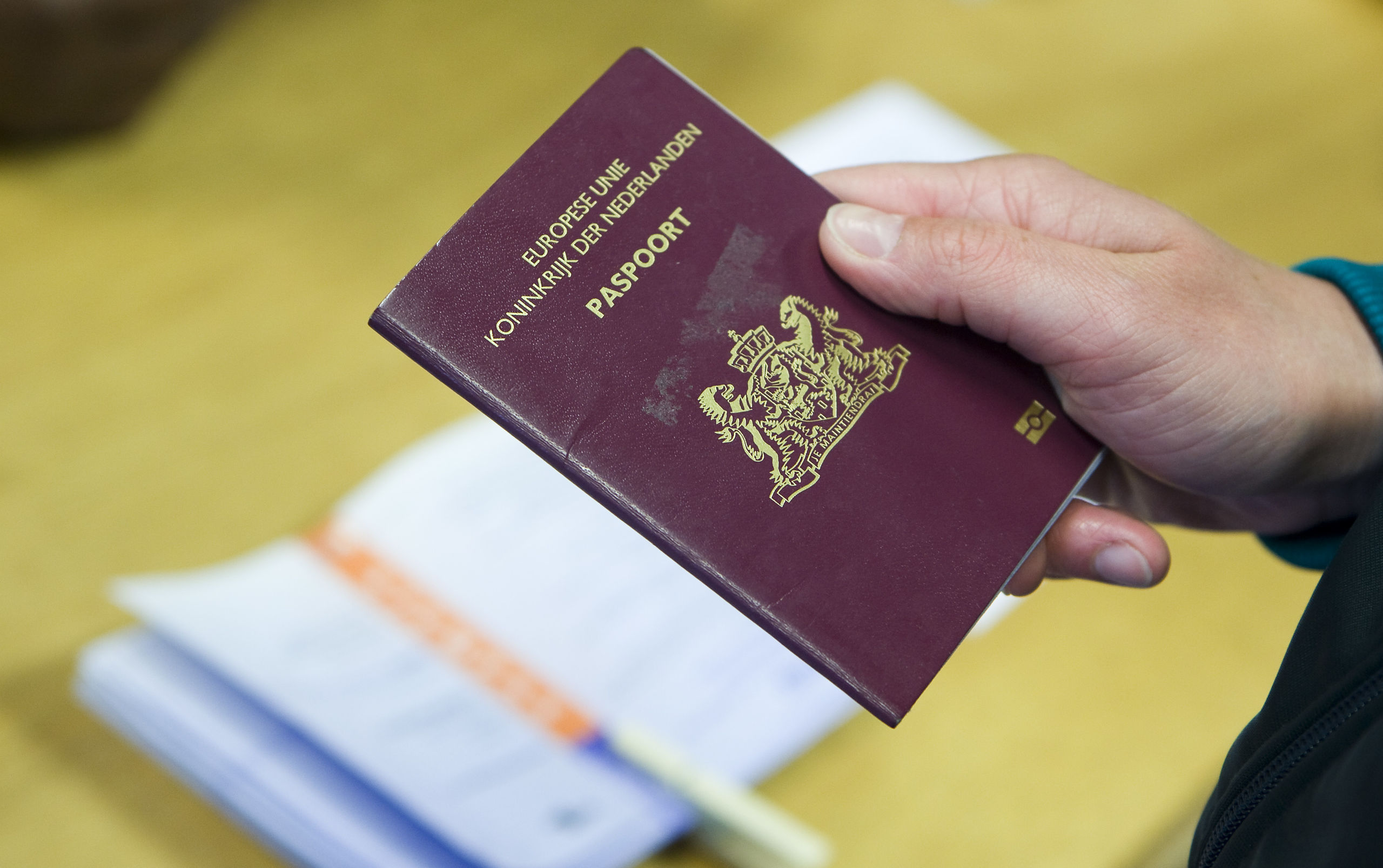 Werkt uw paspoort wel? ANP KOEN SUYK
