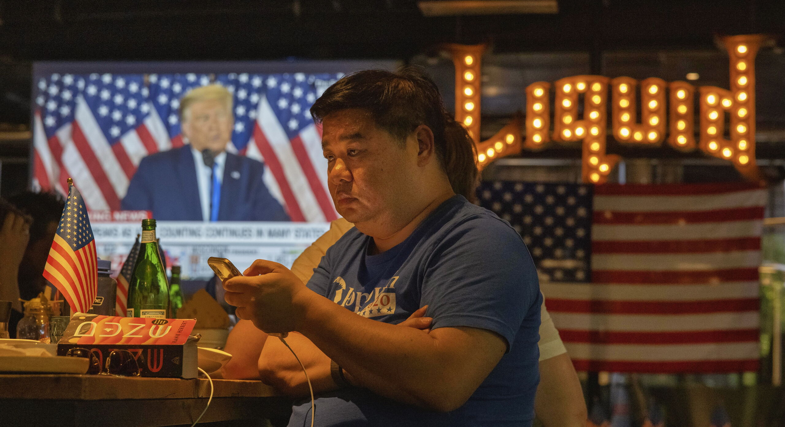 Trump op een Chinees televisiescherm 