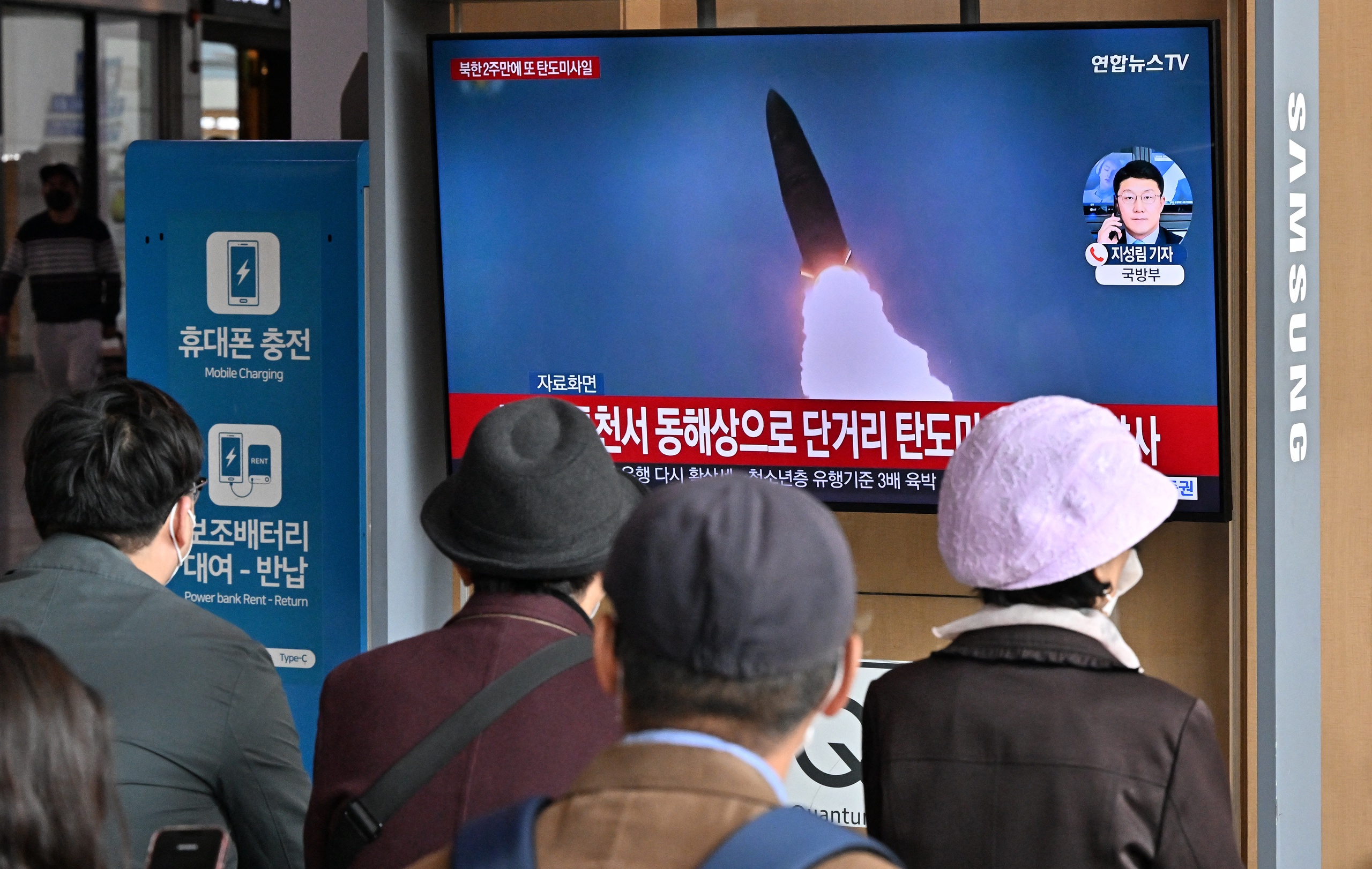 Noord-Korea heeft vrijdag opnieuw twee ballistische raketten afgevuurd, meldt het Zuid-Koreaanse leger. De raketten zouden vanaf de oostkust richting de Japanse Zee zijn gevlogen. 