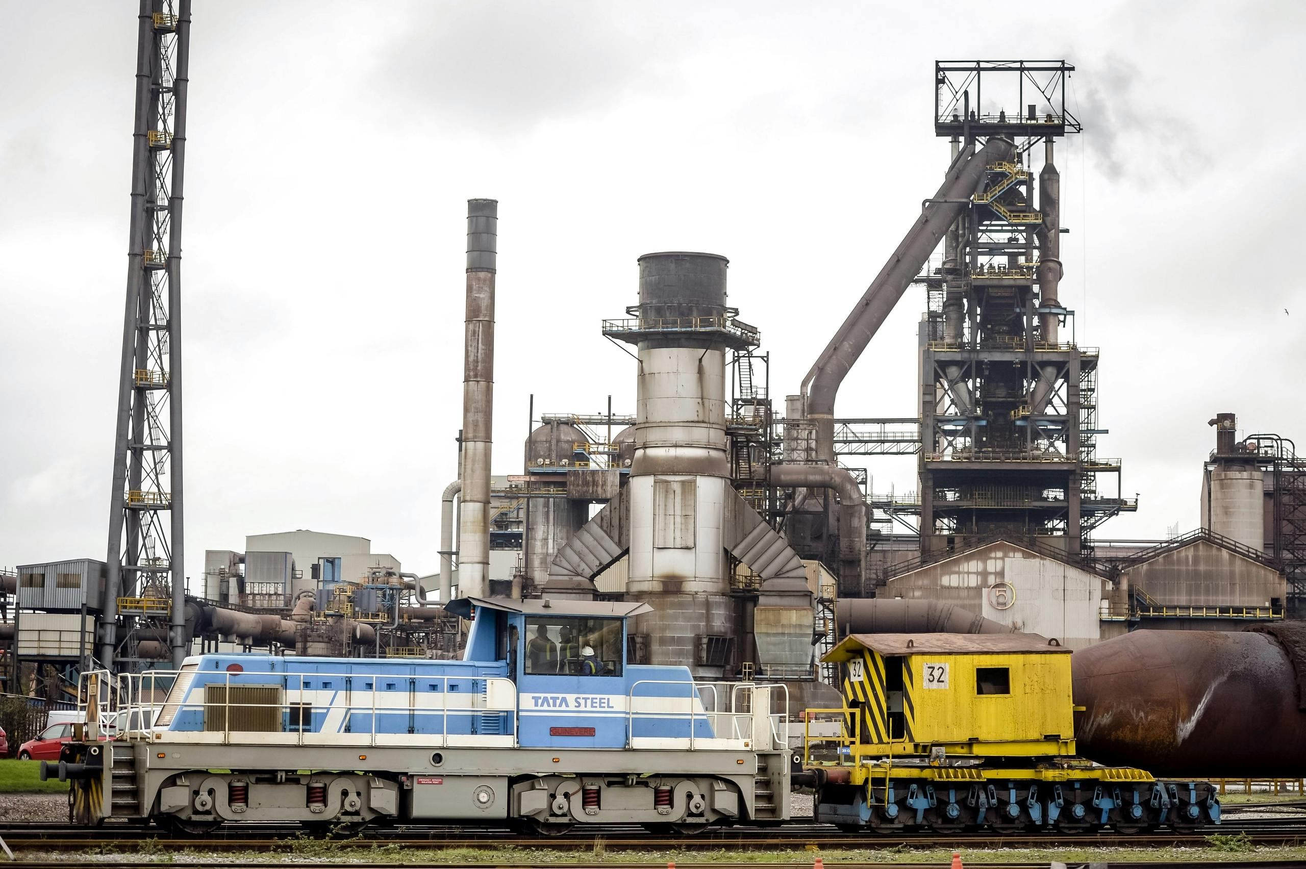 Tata Steel threatens to close UK steel mill