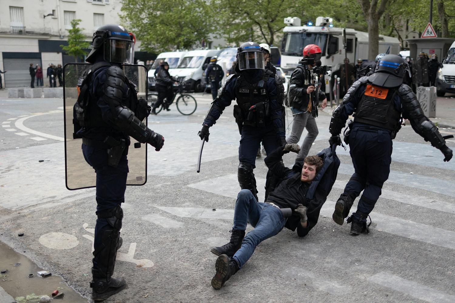 Gaz lacrymogène, arrestations et blessés lors d’émeutes en France