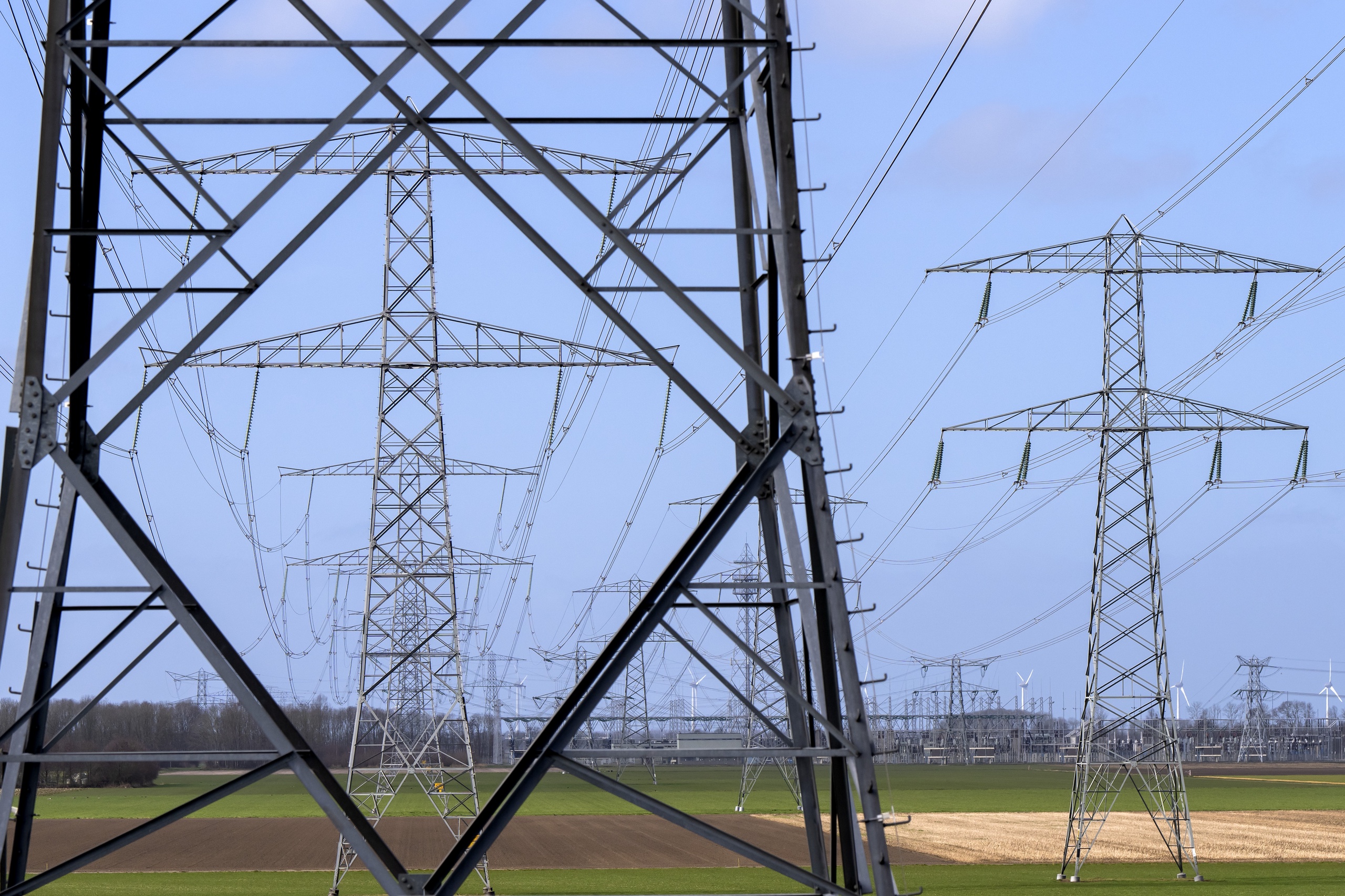 Het elektriciteitsnetwerk in het midden van Nederland is zo vol, dat bedrijven de regio mogelijk gaan mijden.