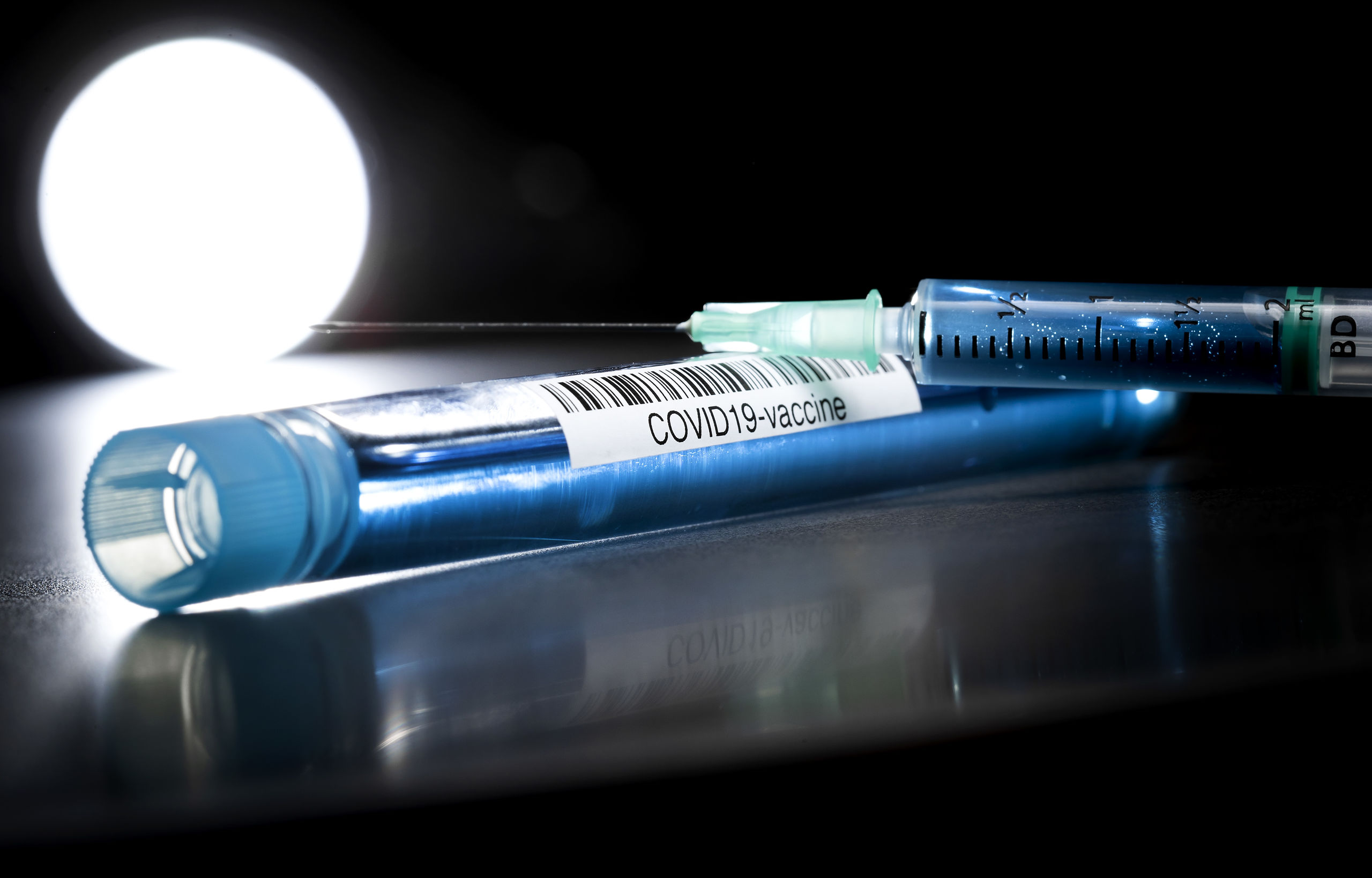 ILLUSTRATIE - Een illustratieve foto van een medicijn of vaccin tegen het COVID-19 coronavirus.