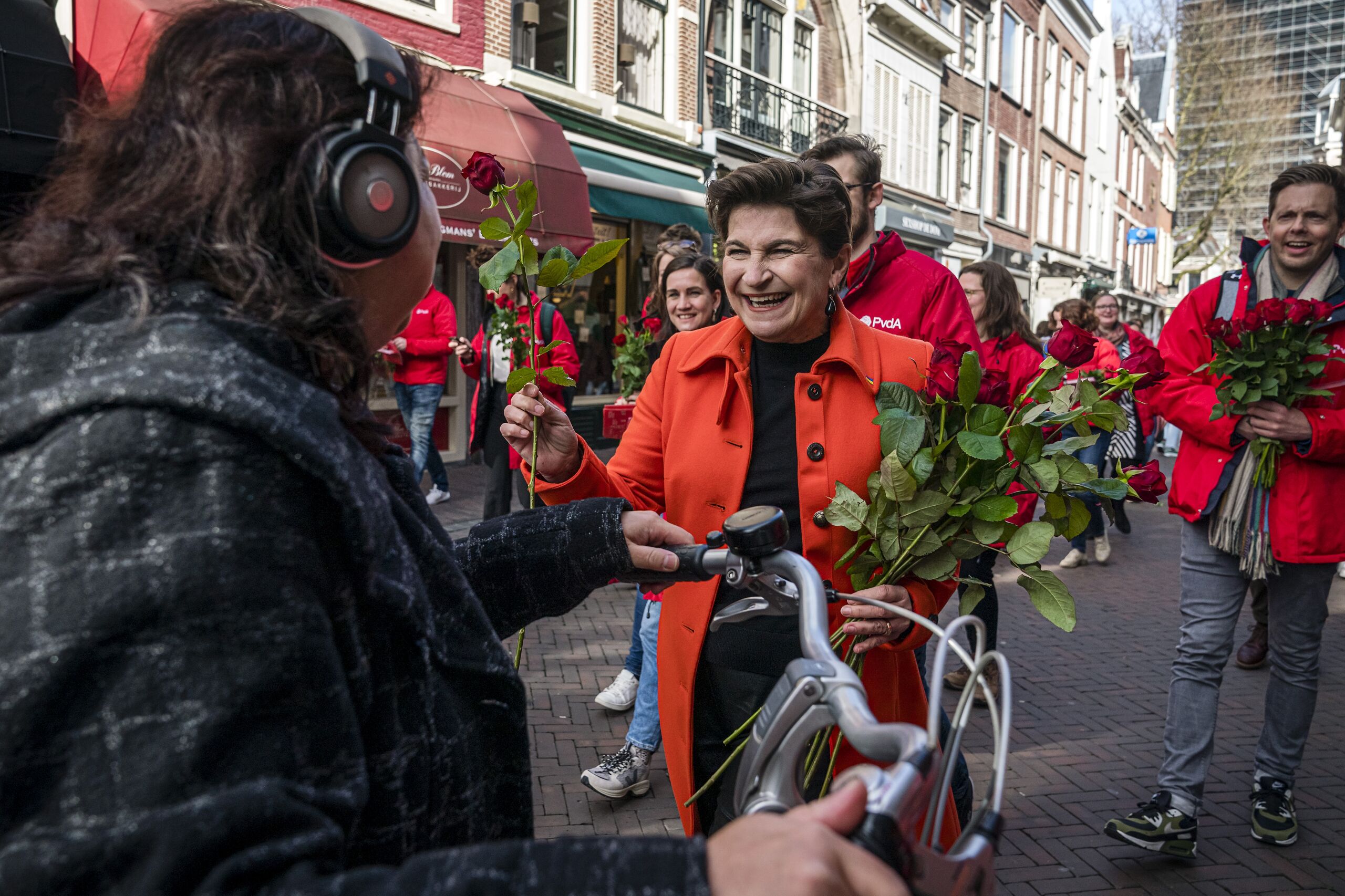 Lilianne Ploumen voert in aanloop naar de gemeenteraadsverkiezingen campagne.