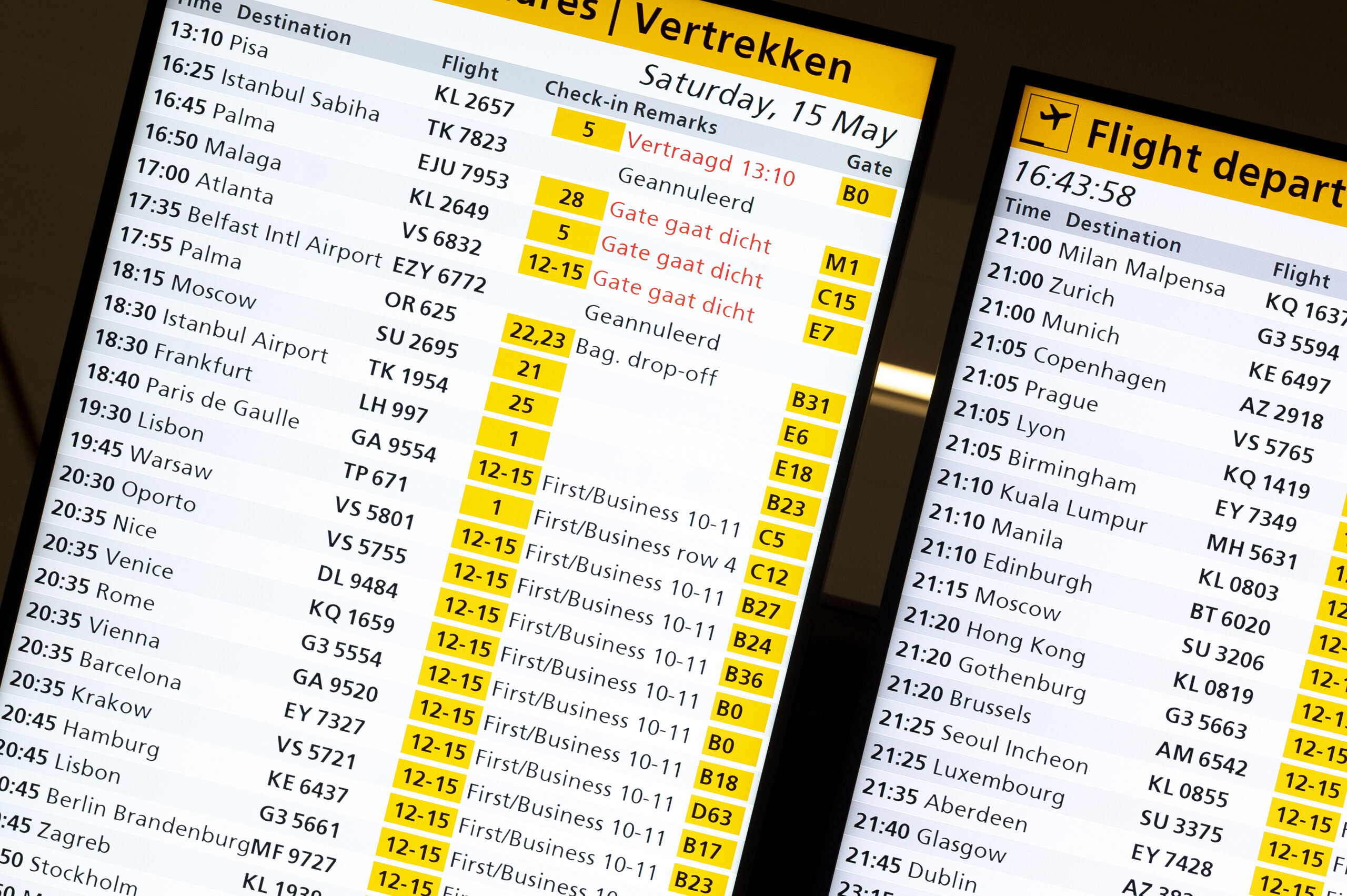 SCHIPHOL - Vertrekborden op luchthaven Schiphol.