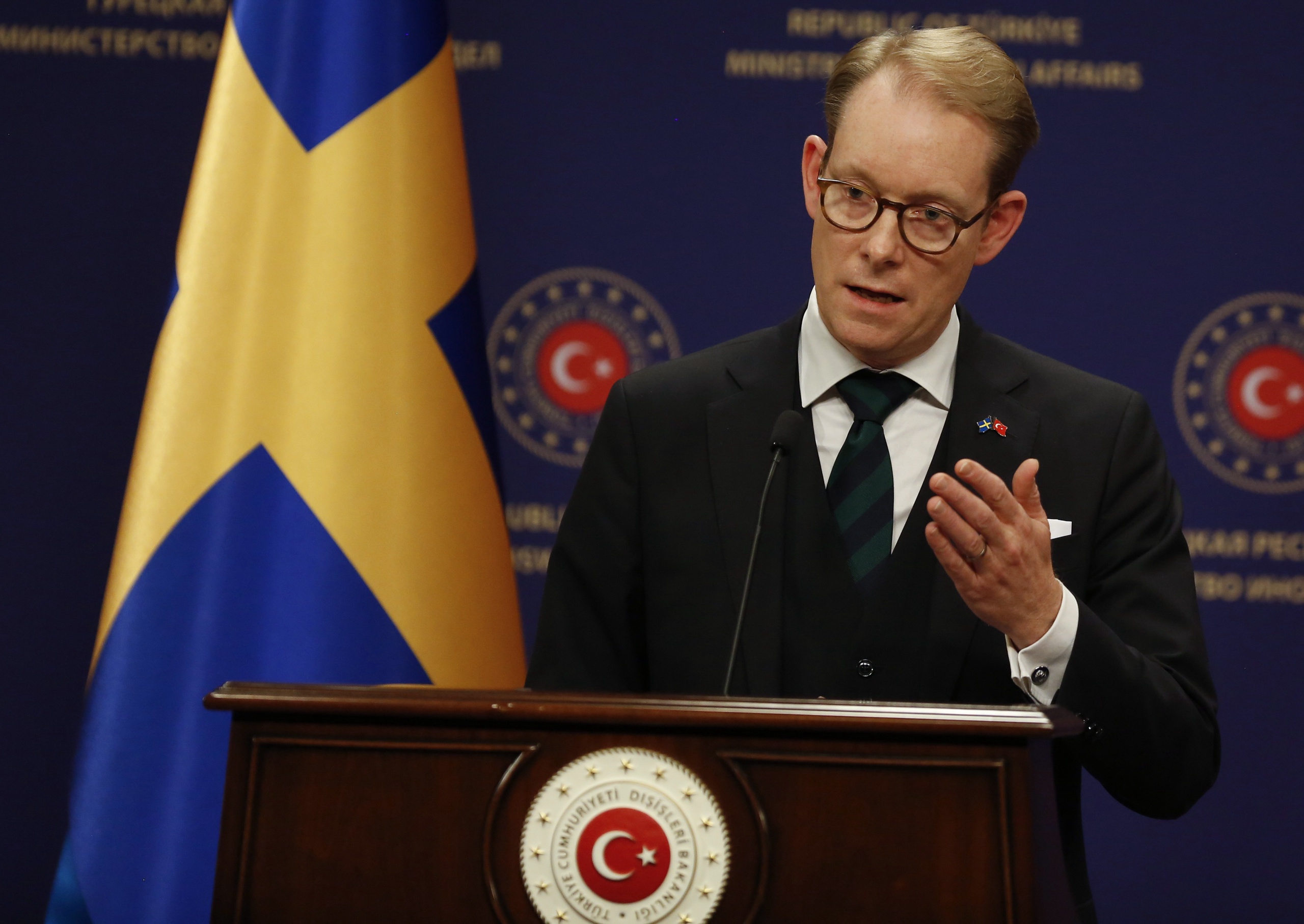 De Zweedse minister van Buitenlandse Zaken, Tobias Billstrom. Nu Turkije een steeds grote eisenpakket op tafel legt, komt het Zweedse NAVO-lifmaatschap steeds verder buiten bereik