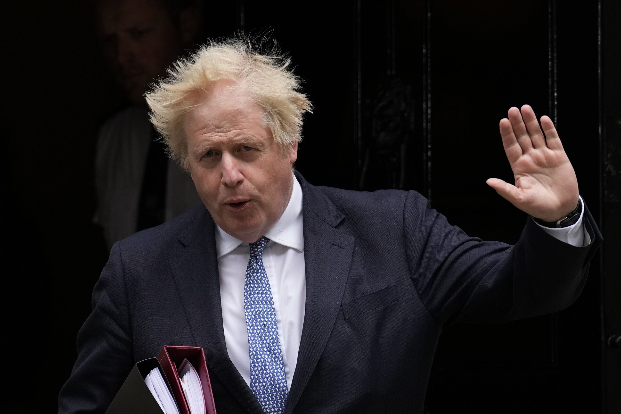 Een meerderheid van de Conservatieve fractie in het Lagerhuis heeft nog steeds vertrouwen in premier Boris Johnson en heeft een motie van wantrouwen tegen hem weggestemd.