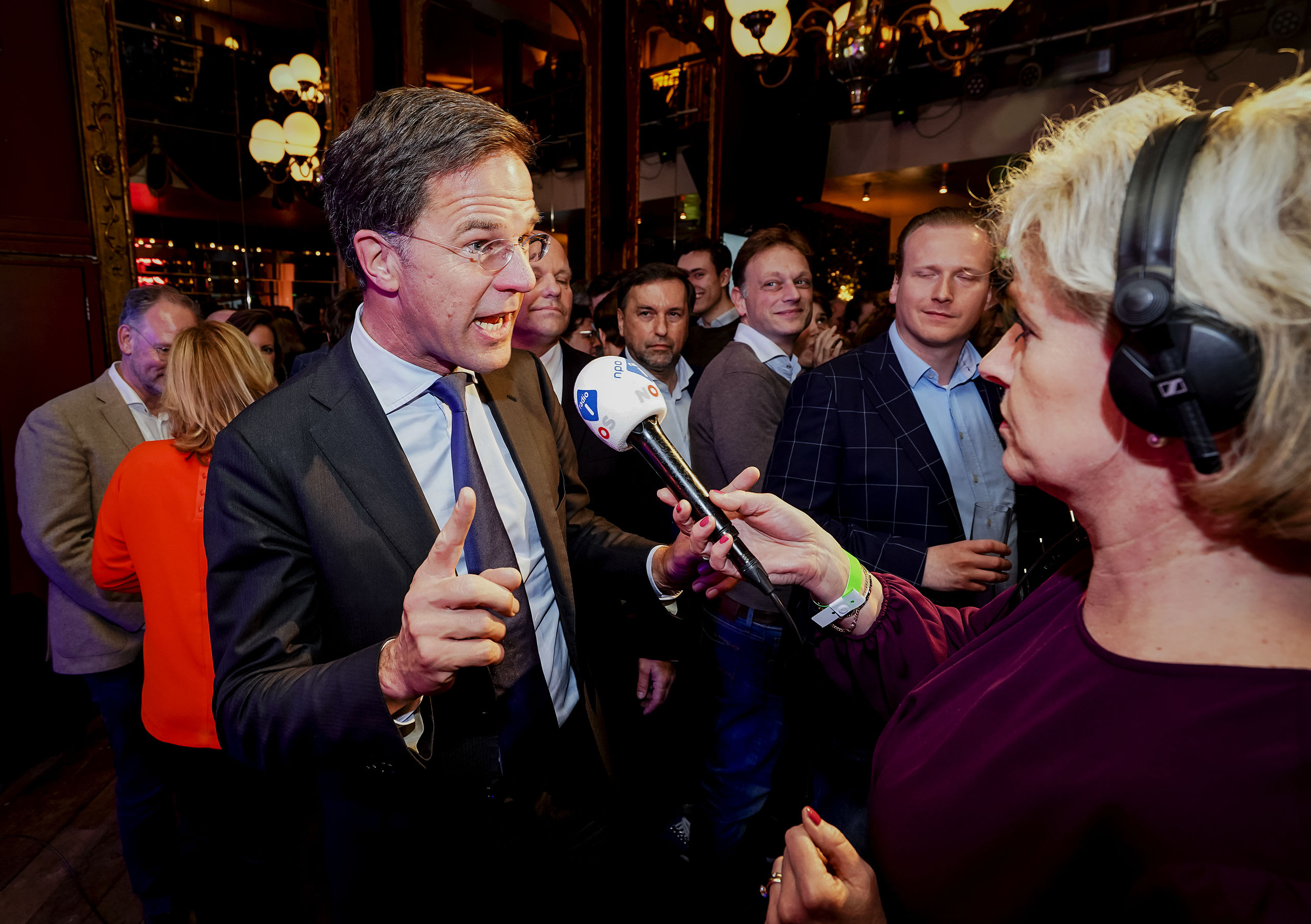 2019-03-20 23:24:53 UTRECHT - Lijsttrekker Mark Rutte van de VVD staat de pers te woord tijdens de uitslagenavond van de Provinciale Staten- en Waterschapsverkiezingen. ANP LEX VAN LIESHOUT