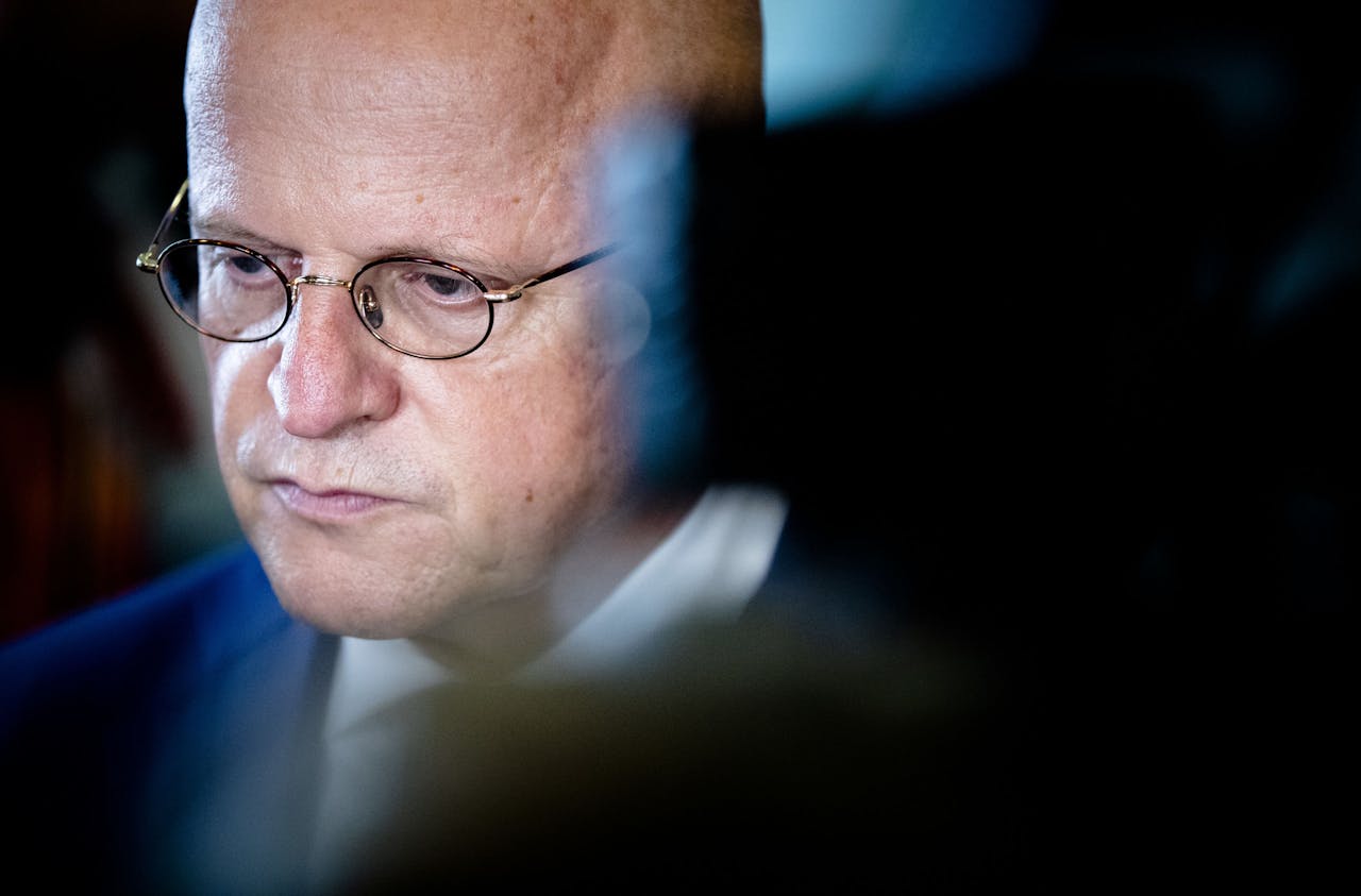 Minister Ferd Grapperhaus van Justitie geeft in de Tweede Kamer een reactie op de liquidatie van advocaat Derk Wiersum.