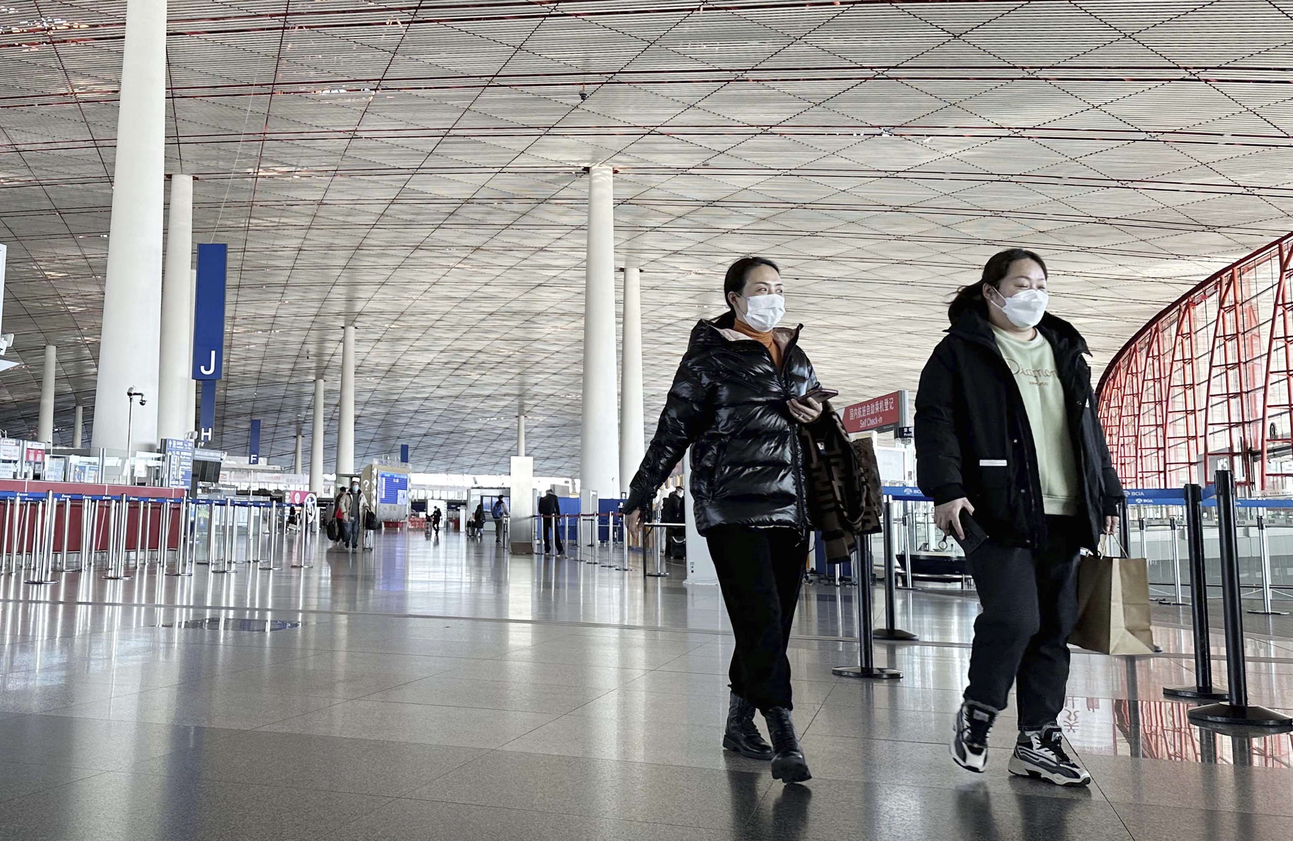 Le autorità sanitarie italiane testeranno tutti i viaggiatori provenienti dalla Cina per il virus corona.  La misura è stata introdotta dopo che oltre il 50% dei viaggiatori su due voli dalla Cina a Milano è risultato essere portatore del virus. 