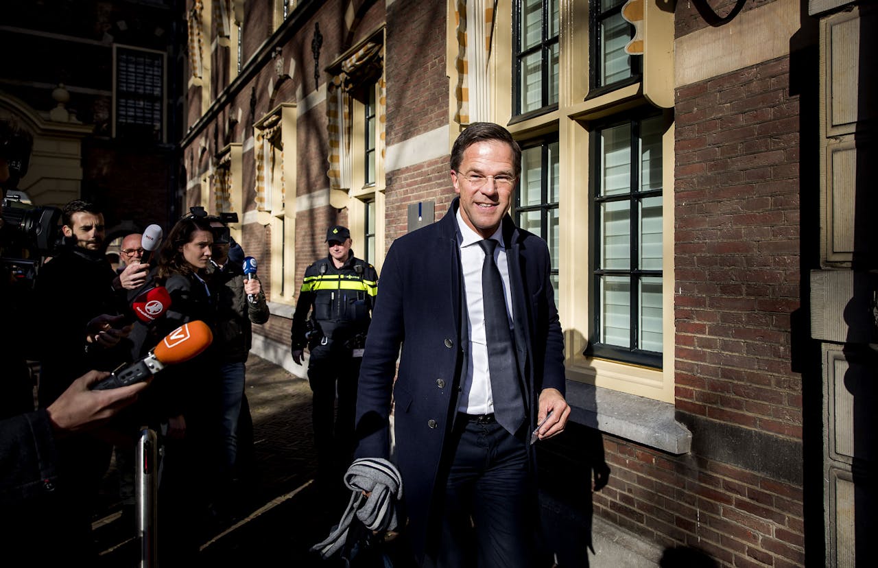 Premier Mark Rutte komt aan op het Binnenhof voor de wekelijkse ministerraad.