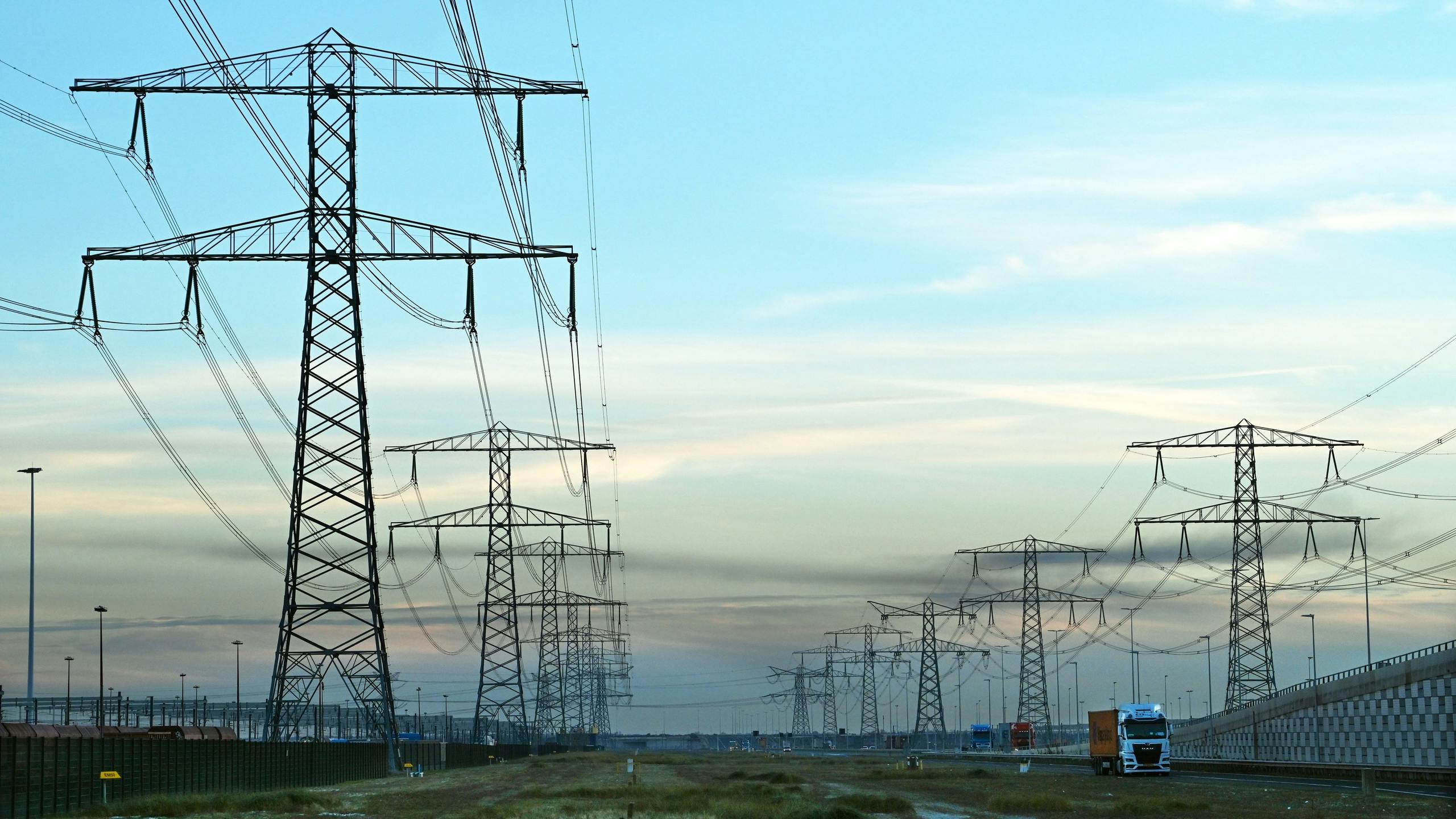 Europese Rekenkamer: Elektriciteitsmarkt functioneert slecht, prijsverschillen tot gevolg
