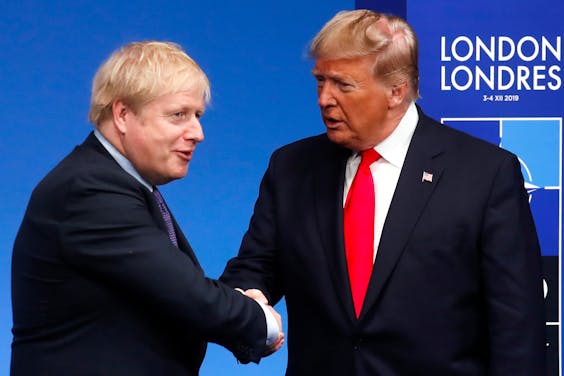 De Britse premier Boris Johnson (L) en president Trump tijdens de NAVO-top in Londen in 2019