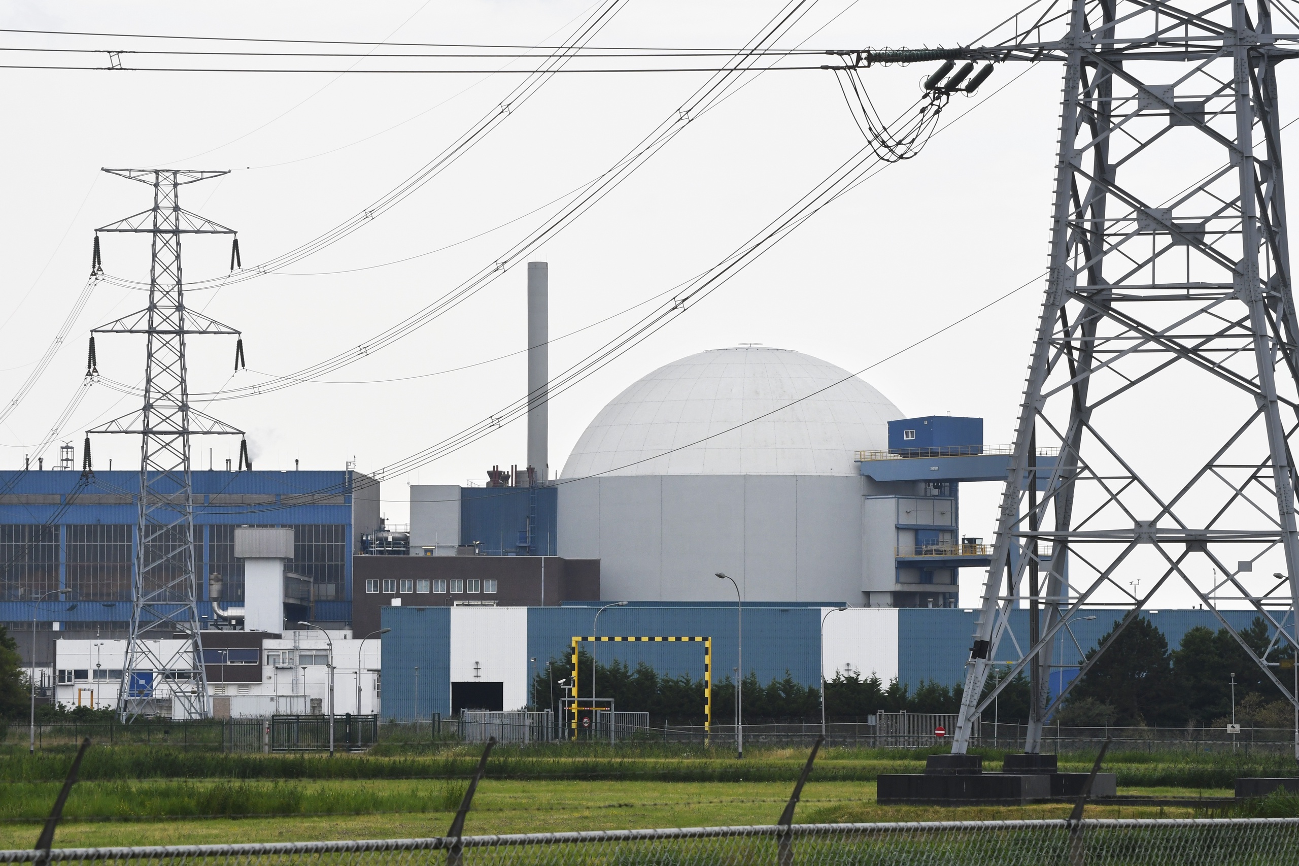 Het is nog lang niet zeker dat de beoogde nieuwe kerncentrales in Borssele terechtkomen. Dat benadrukt burgemeester Gerben Dijksterhuis van de gemeente. 'Onze inwoners kijken met zorgen naar de gevolgen.'