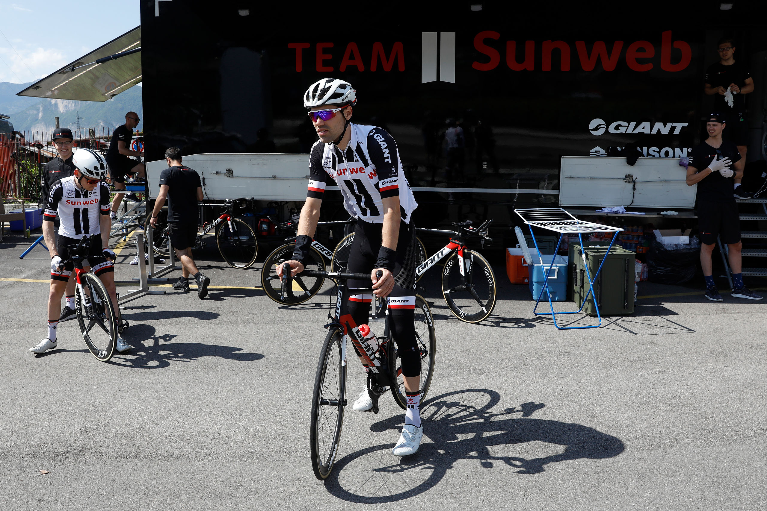 Tom Dumoulin tijdens de training op de rustdag van de Giro d'Italia. ANP BAS CZERWINSKI