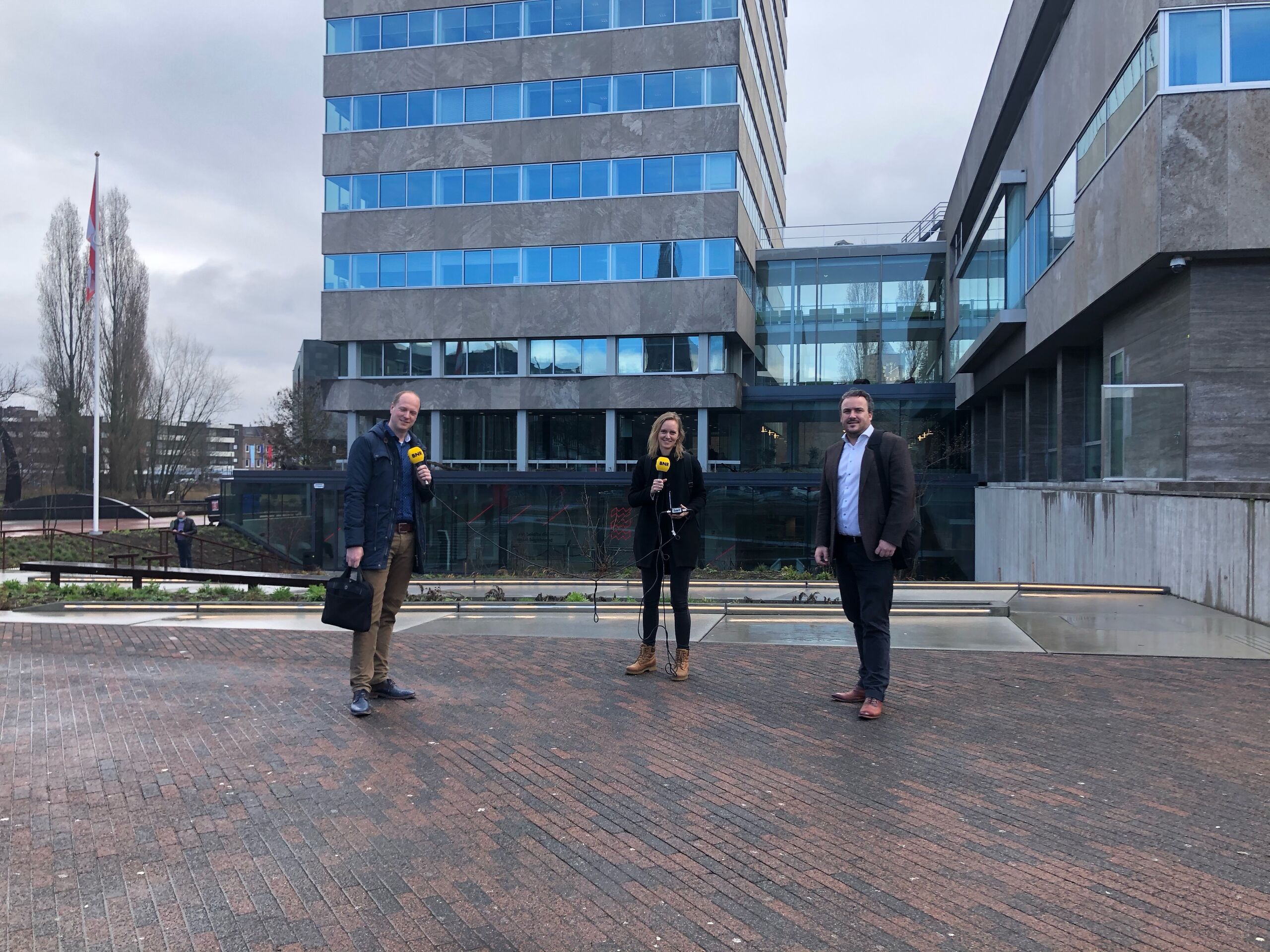 Op de achtergrond de gerenoveerde stadhuistoren in Eindhoven.