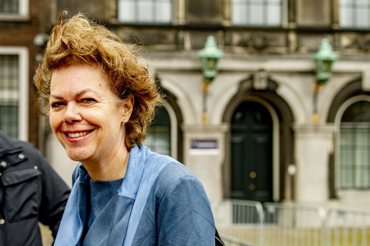 Ingrid Thijssen en Tuur Elzinga, voorzitters van de Stichting van de Arbeid, worden ontvangen door informateur Mariette Hamer