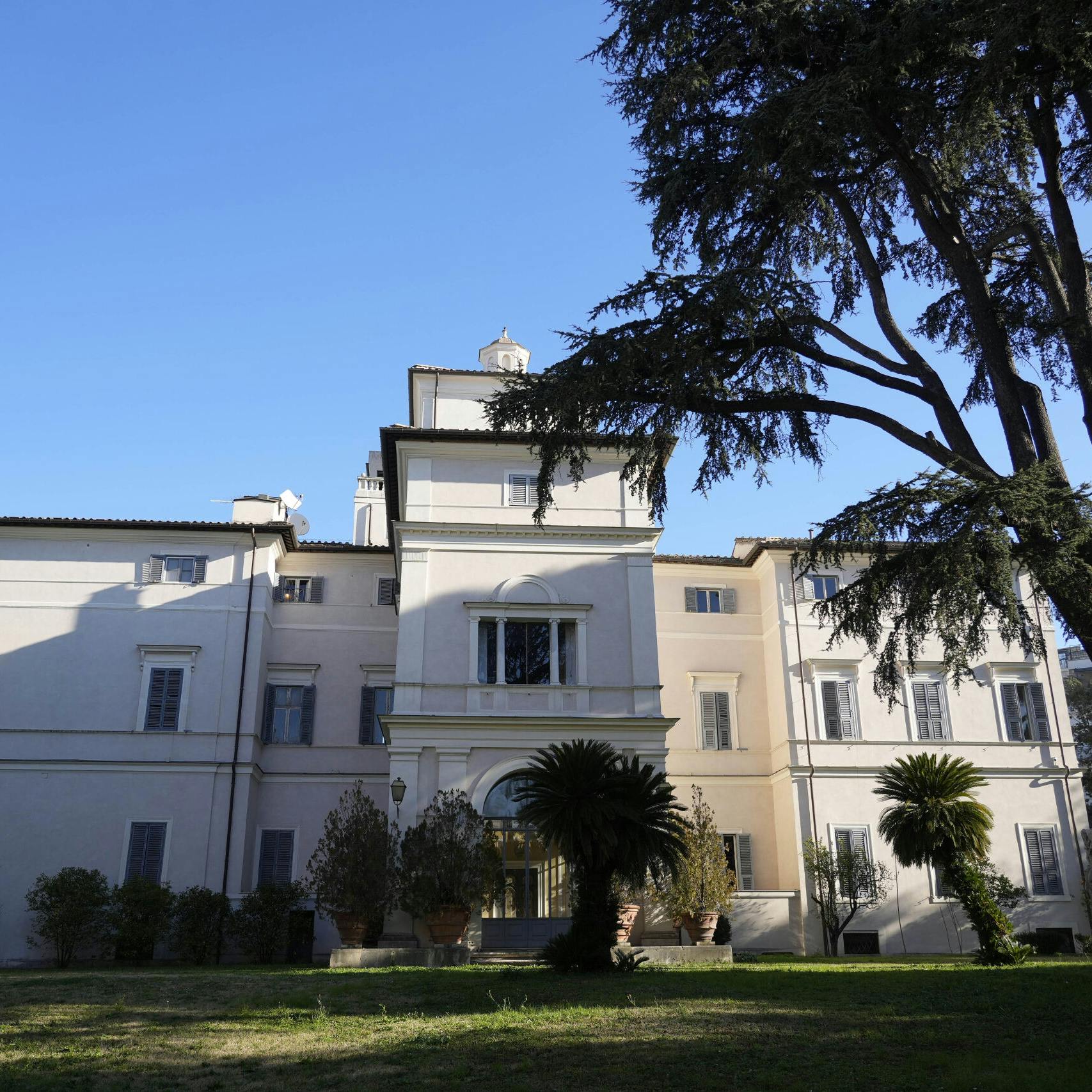 Doe maar een huisje: Italiaanse villa met originele Caravaggio onder de hamer