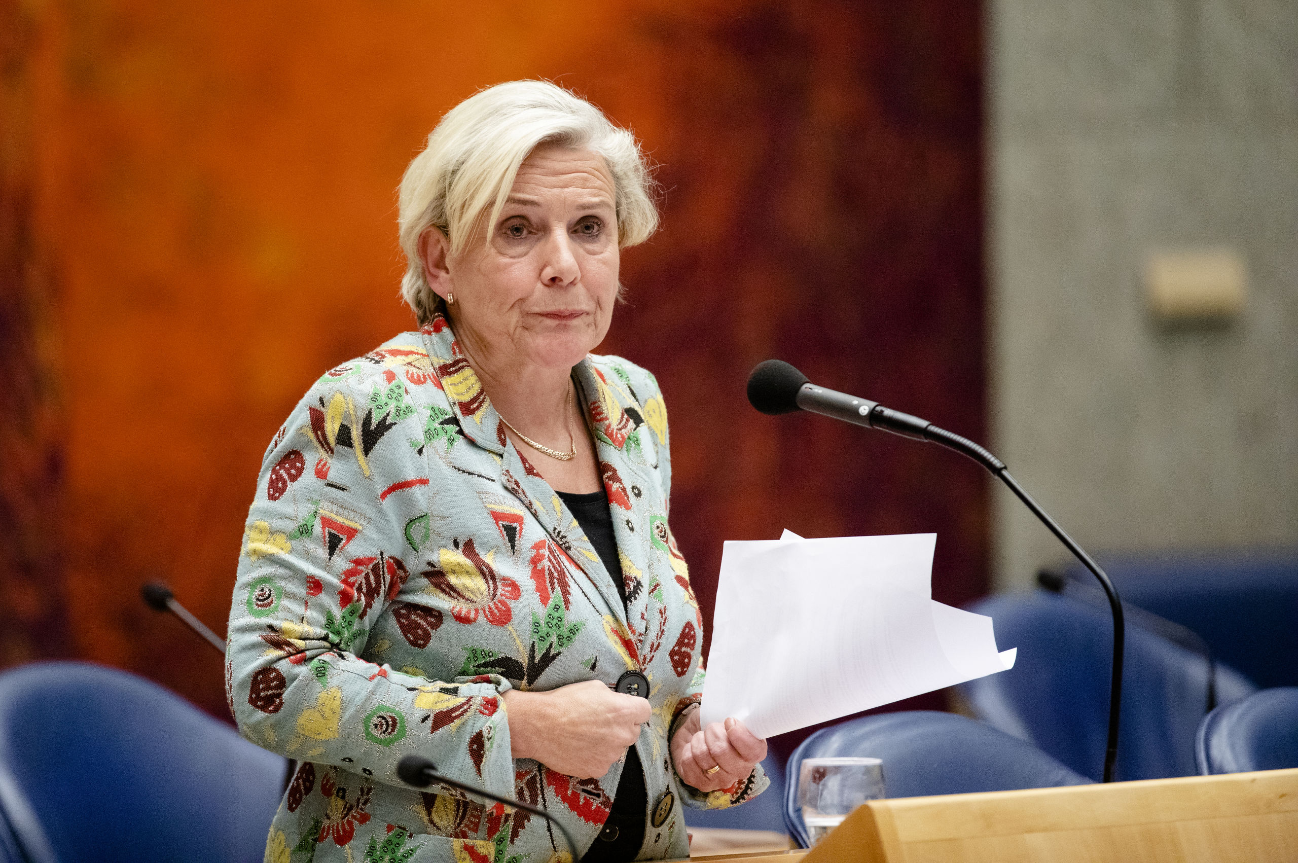 Minister Ank Bijleveld (Defensie) tijdens het debat in de Tweede Kamer over het Nederlands bombardement in Irak
